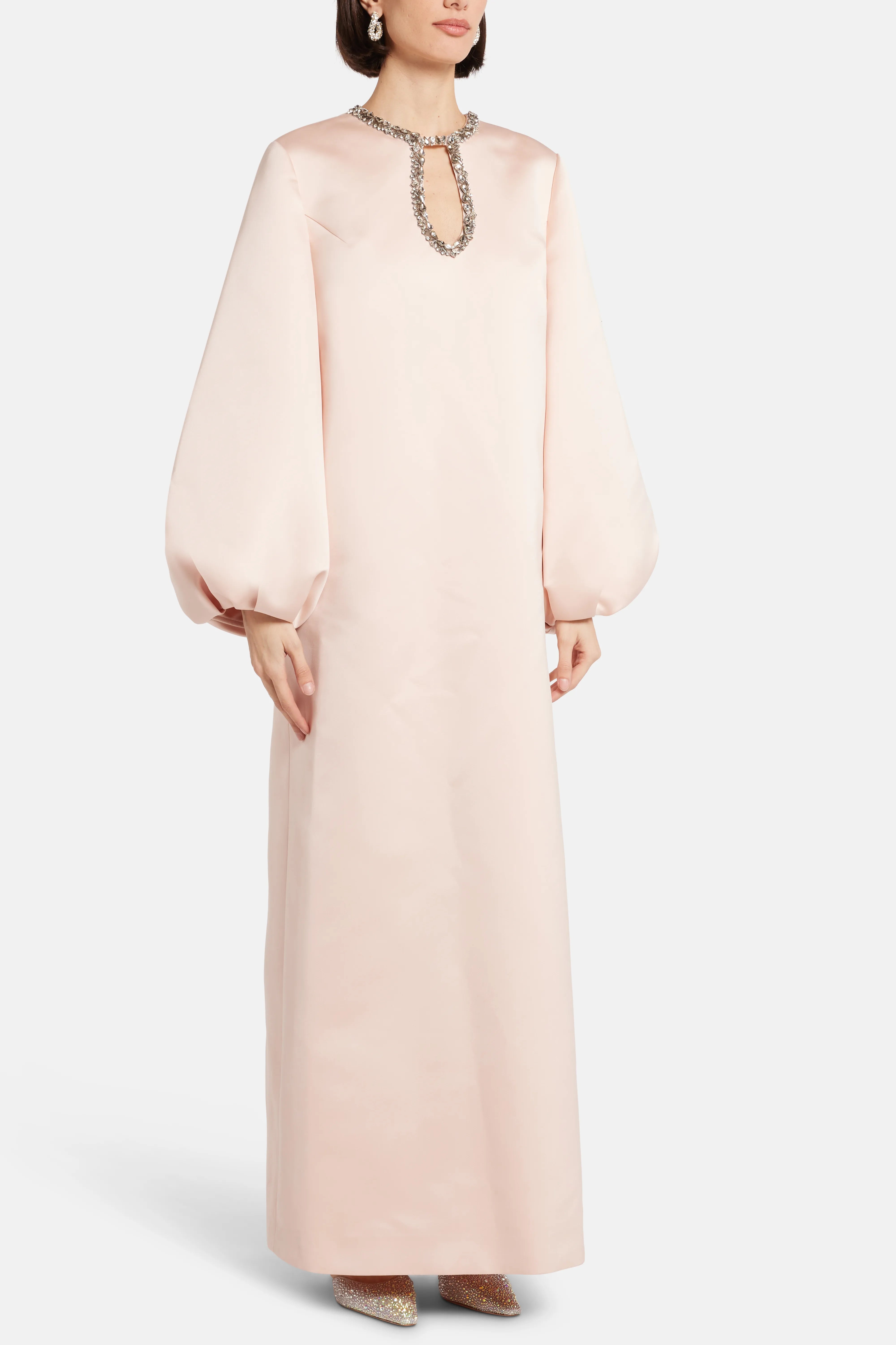 فستان سهرة مطرز بأكمام منفوخة