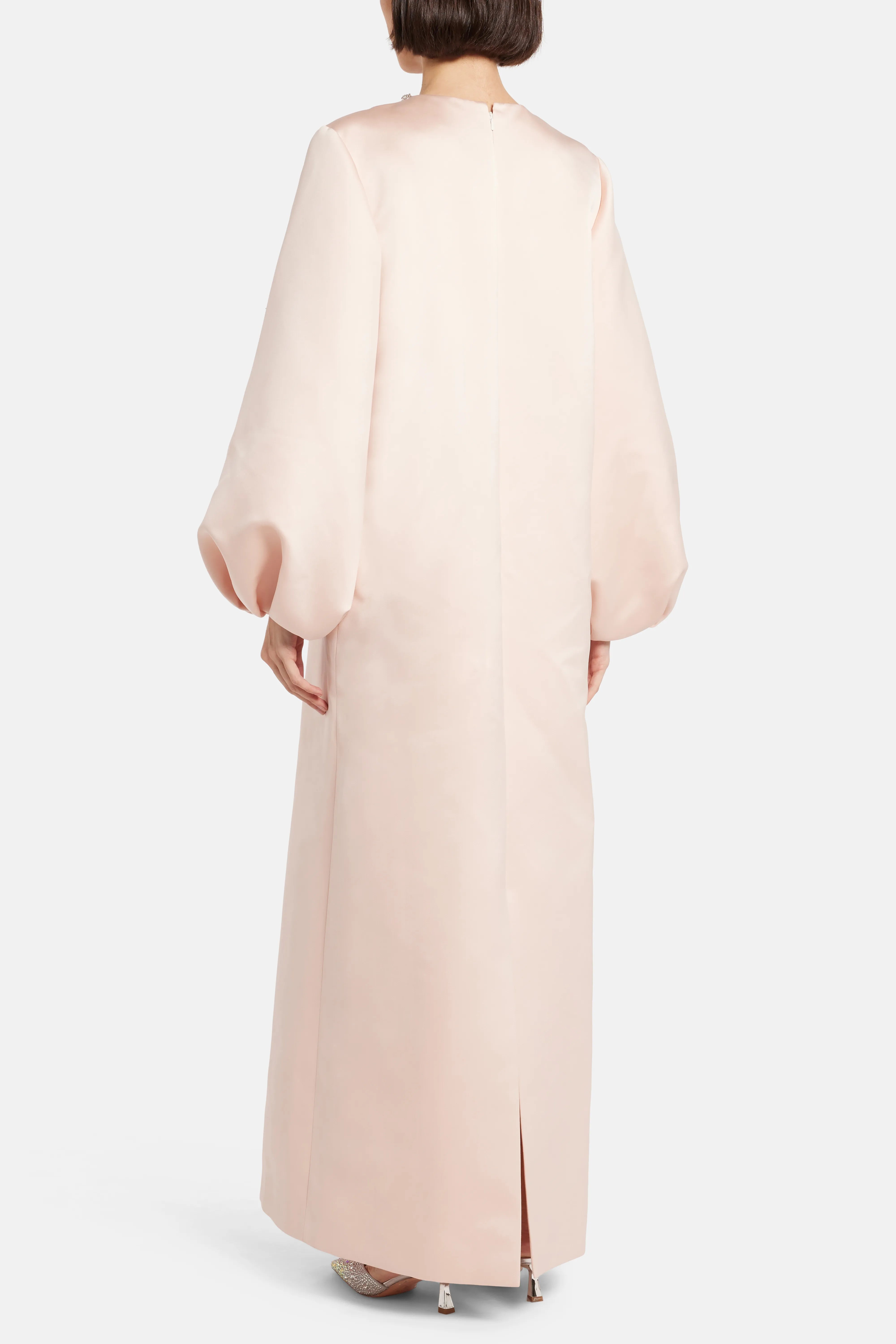 فستان سهرة مطرز بأكمام منفوخة