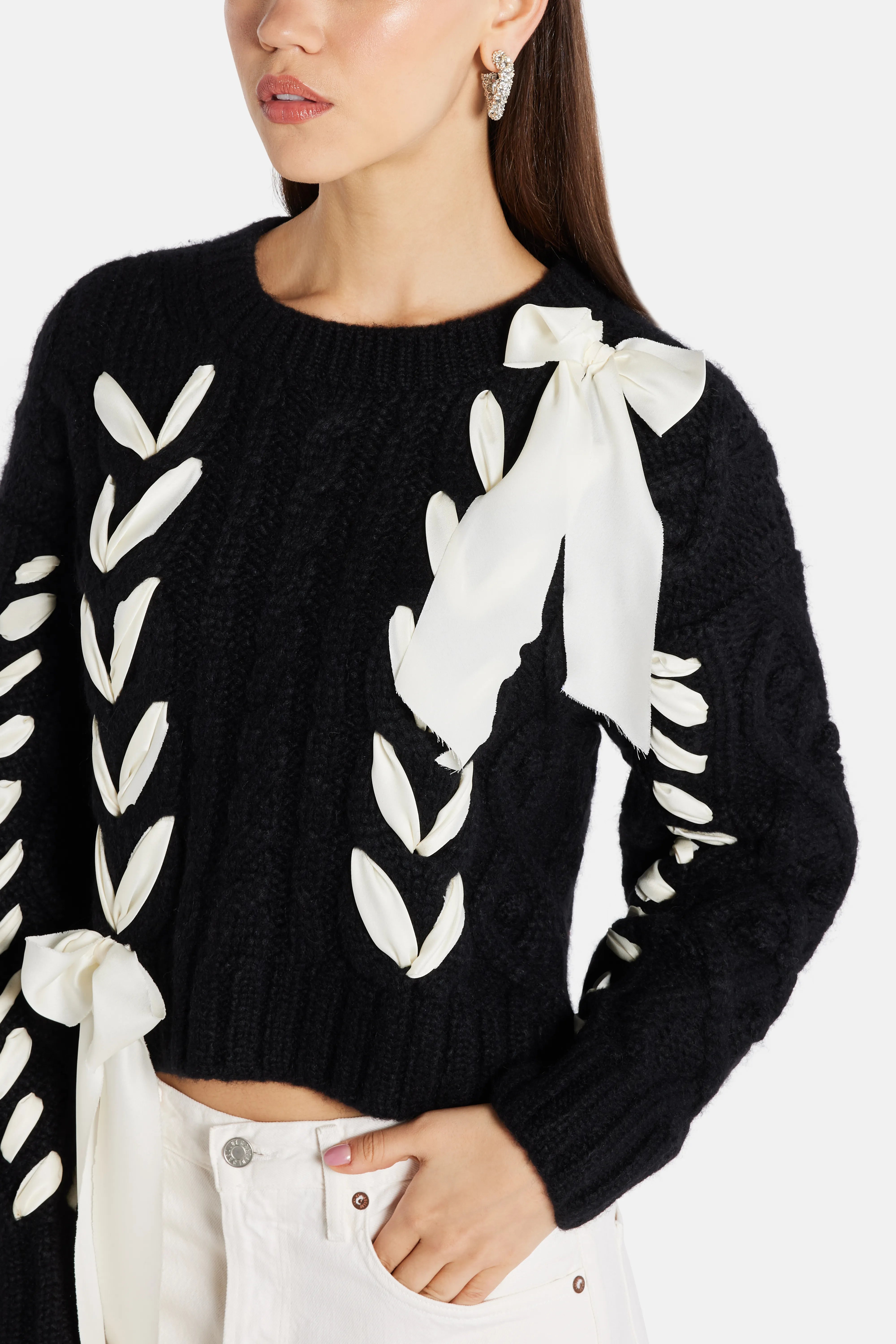 Ribbon Cables Parson Bow Knit Pullover Top in Black/ White