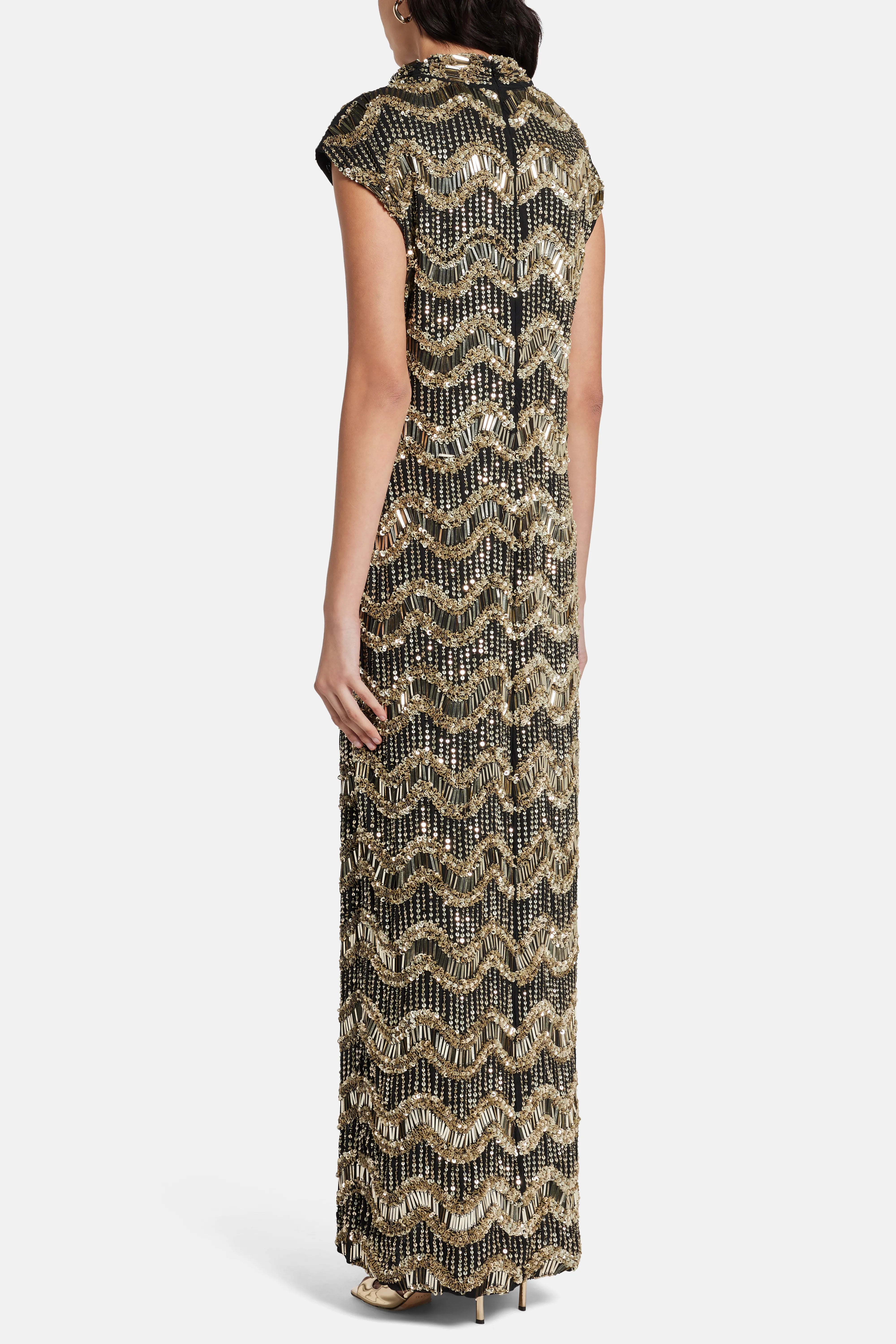 فستان سهرة مزين بأكمام قصيرة من أبولين باللون الأسود/ الذهبي