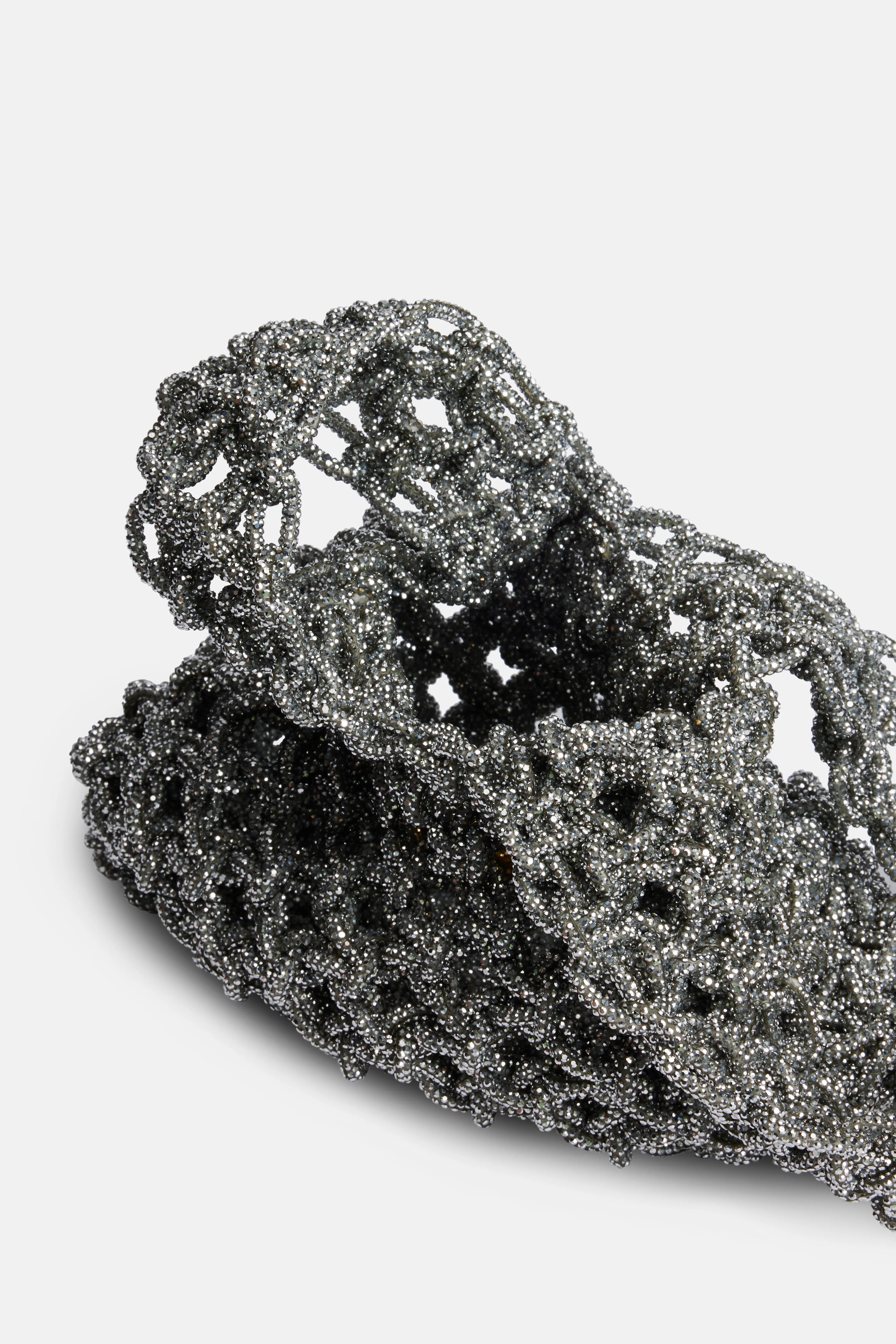 حقيبة نيكي مزينة بالكريستال بمقبض علوي باللون الفضي