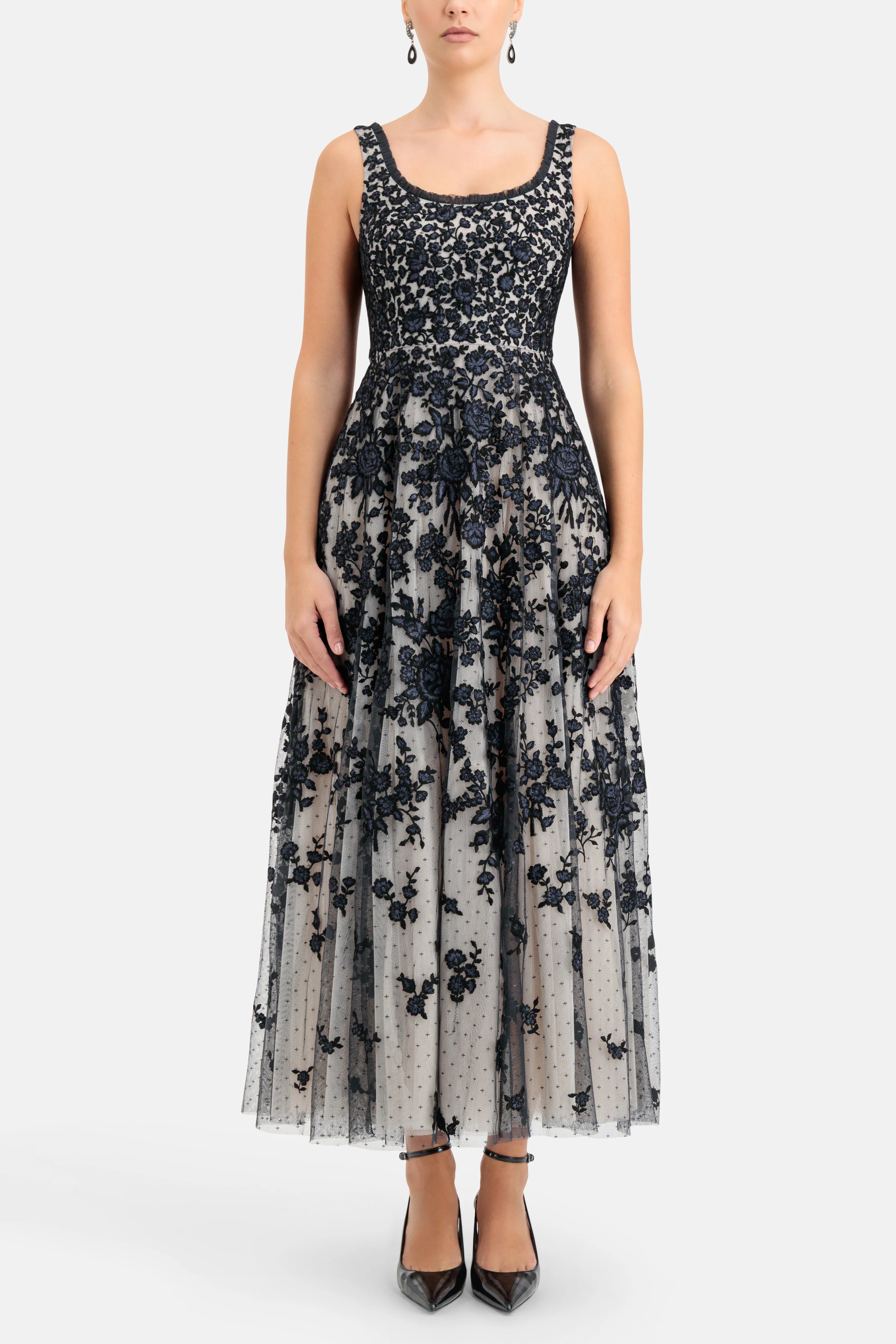 Rosa Scoop Neck Floral Sleeveless Evening Dress in Black