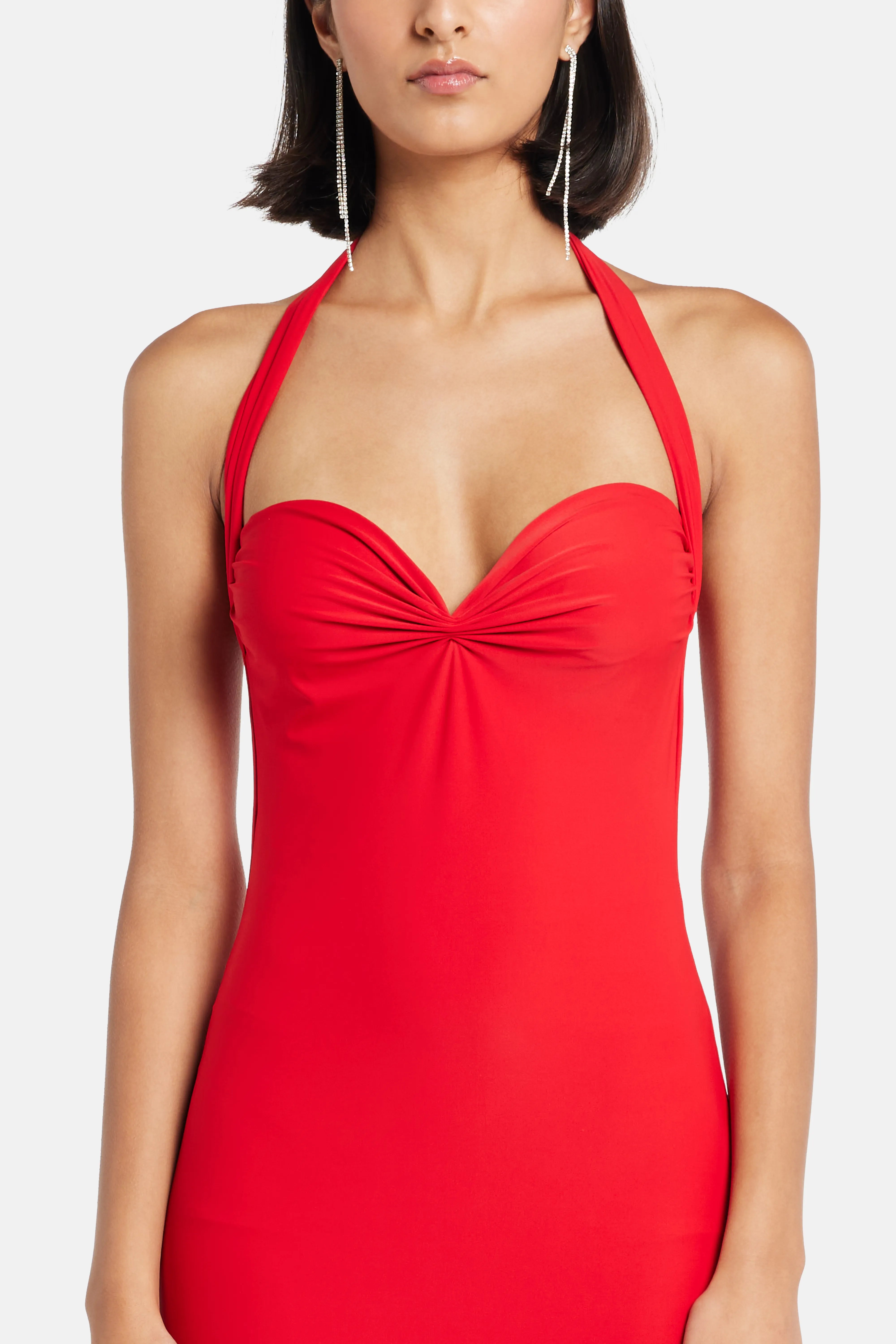 فستان بيرتا ماكسي باللون الأحمر مع وشاح