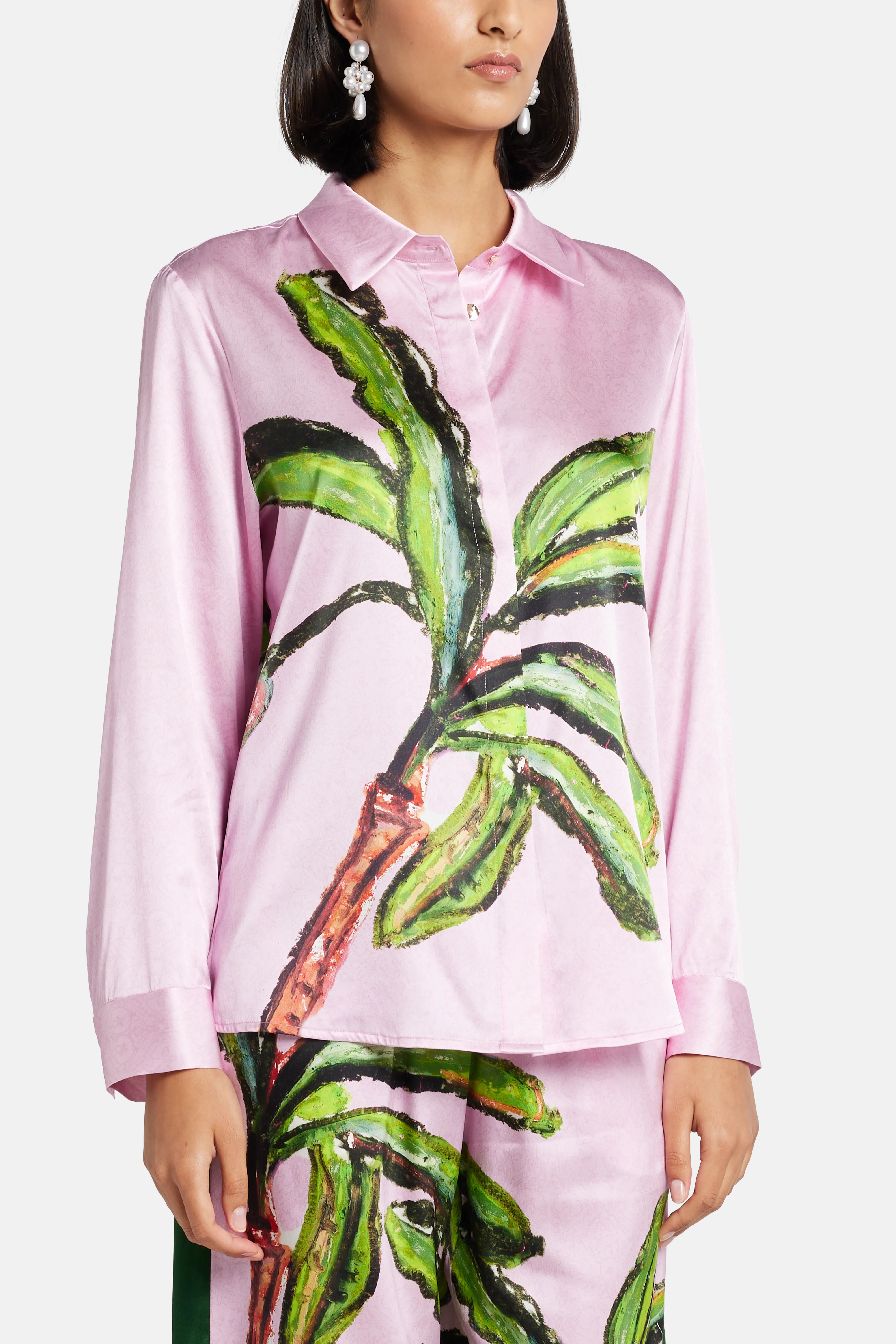 قميص كومولاو كلاسيكي من الحرير باللون الوردي