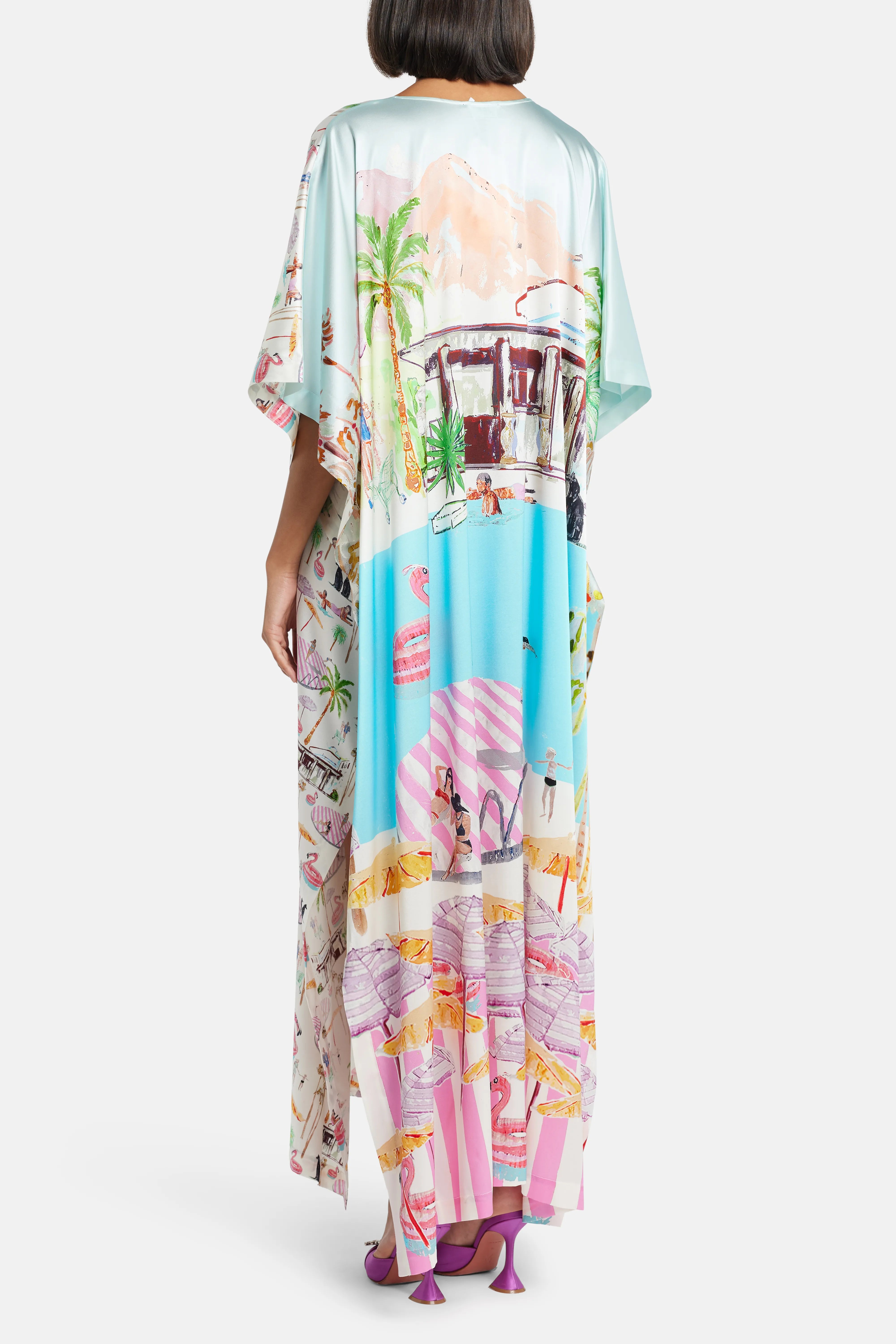 قفطان فلامينغو كلوب من الحرير برقبة على شكل V باللون الوردي