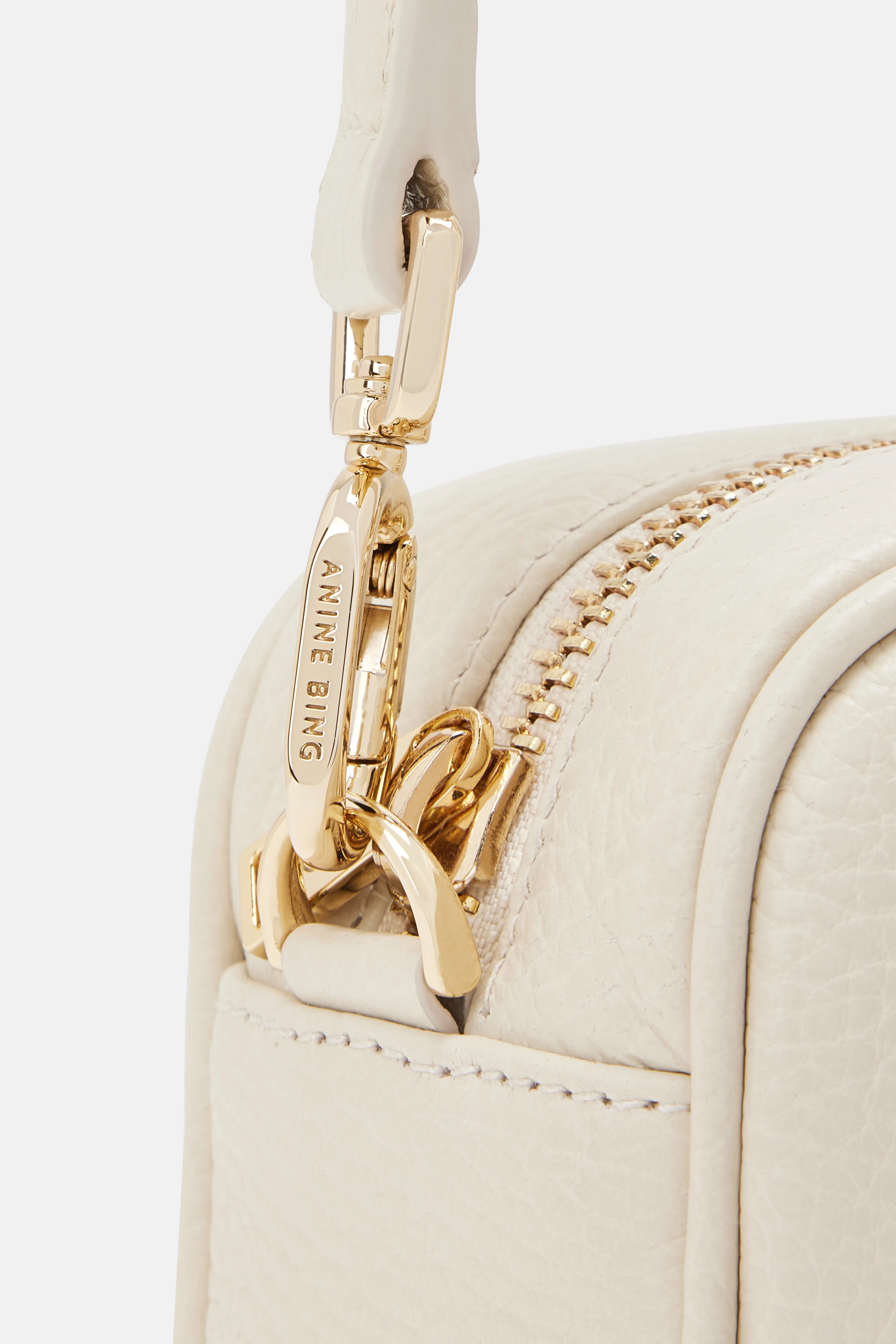 حقيبة الكتف ليلي من الجلد المحبب باللون البيج