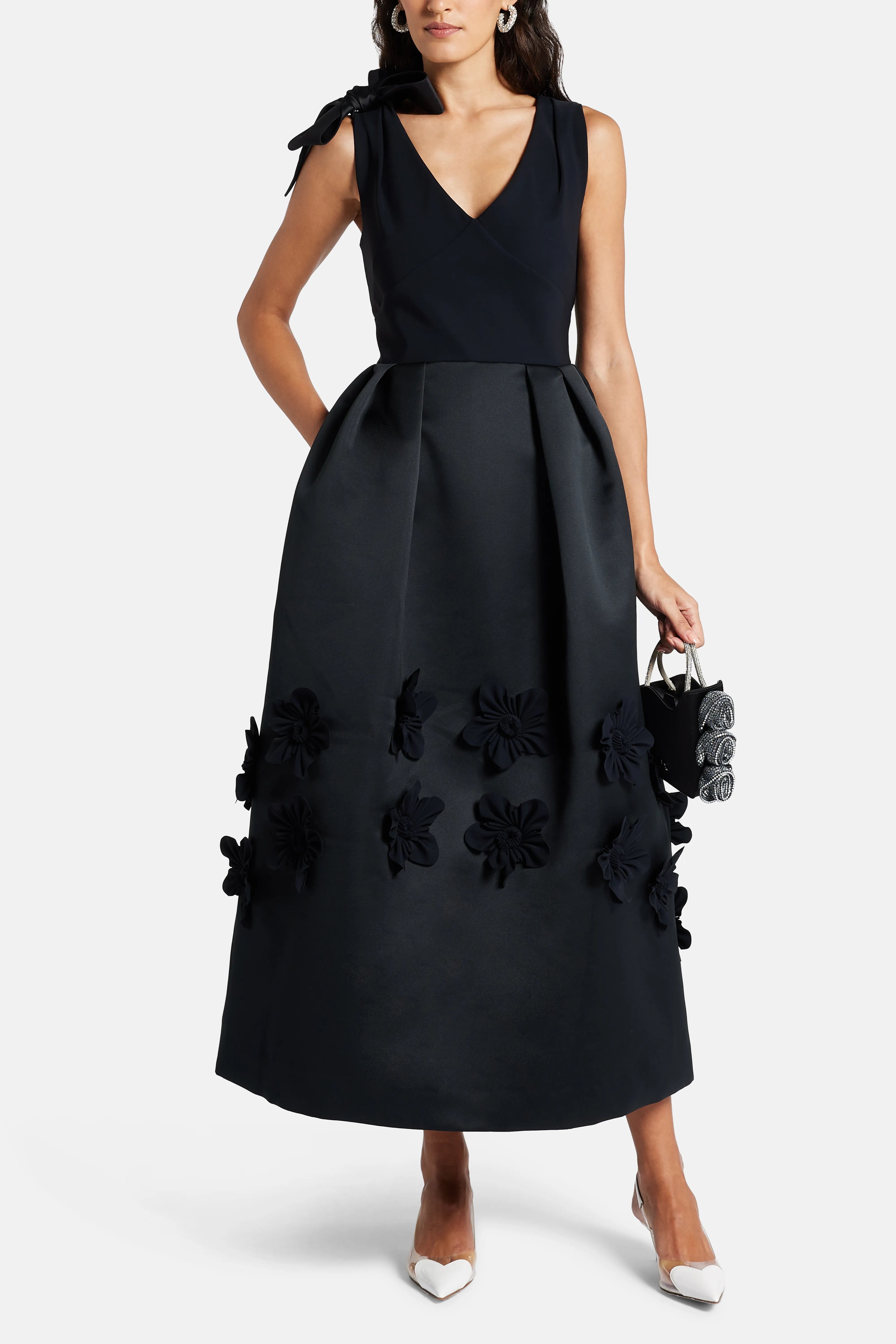 Floral Applique V Neck Sleeveless Silk Blend Evening Gown in Black