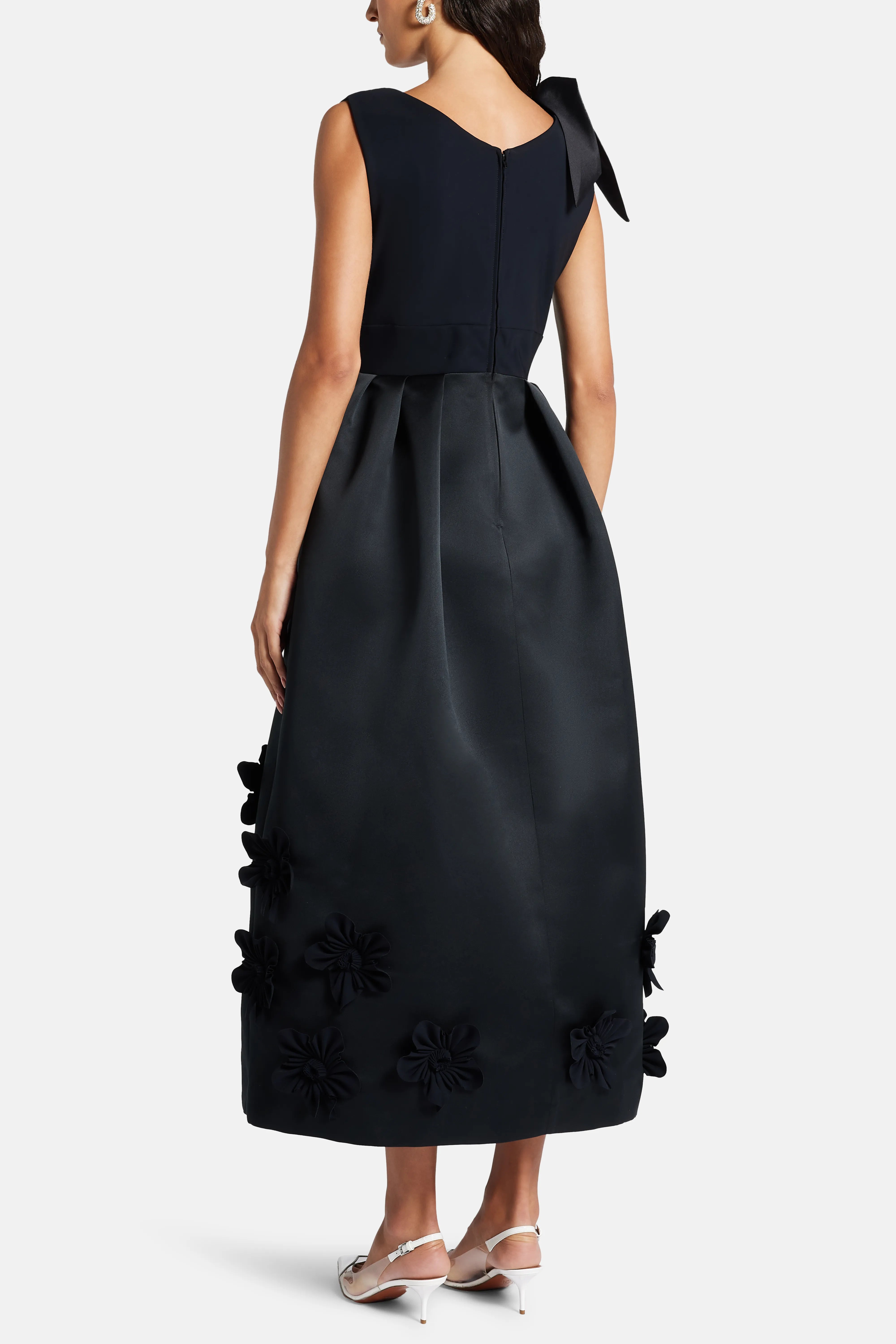 Floral Applique V Neck Sleeveless Silk Blend Evening Gown in Black