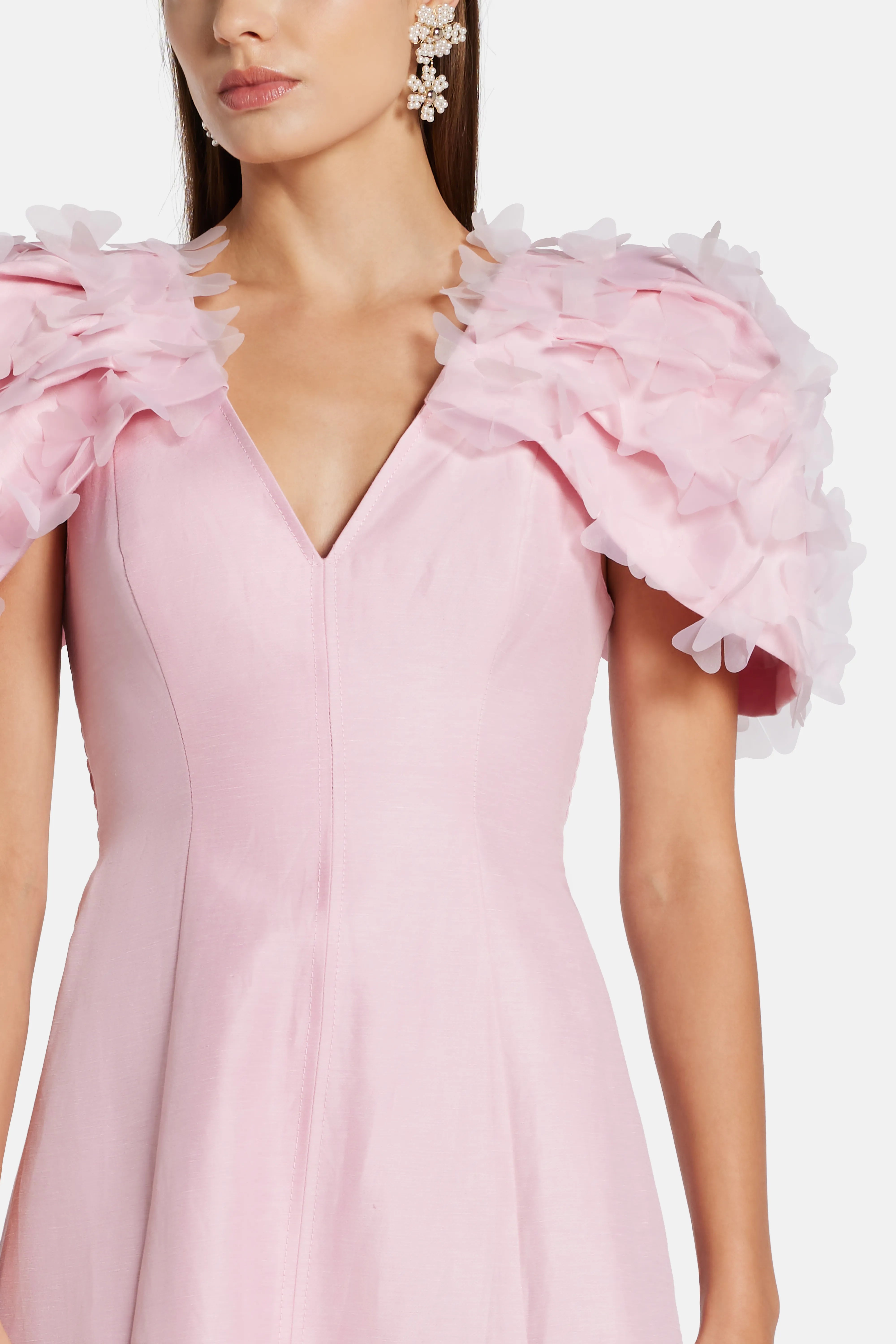 فستان ماكسي ميوز بأكمام منفوخة من الكتان باللون الزهري