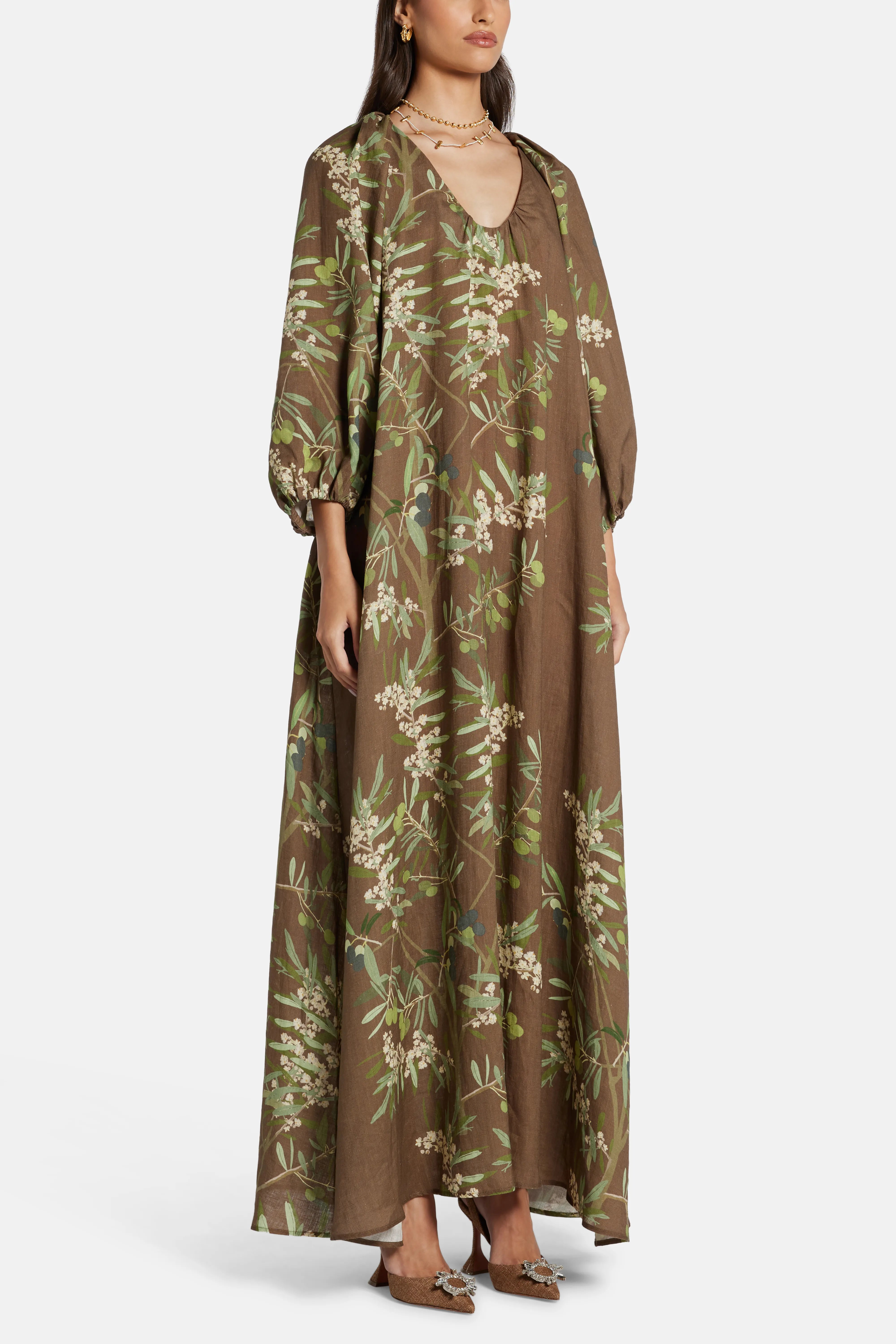 فستان جورجيو ماكسي بأكمام منتفخة باللون البني