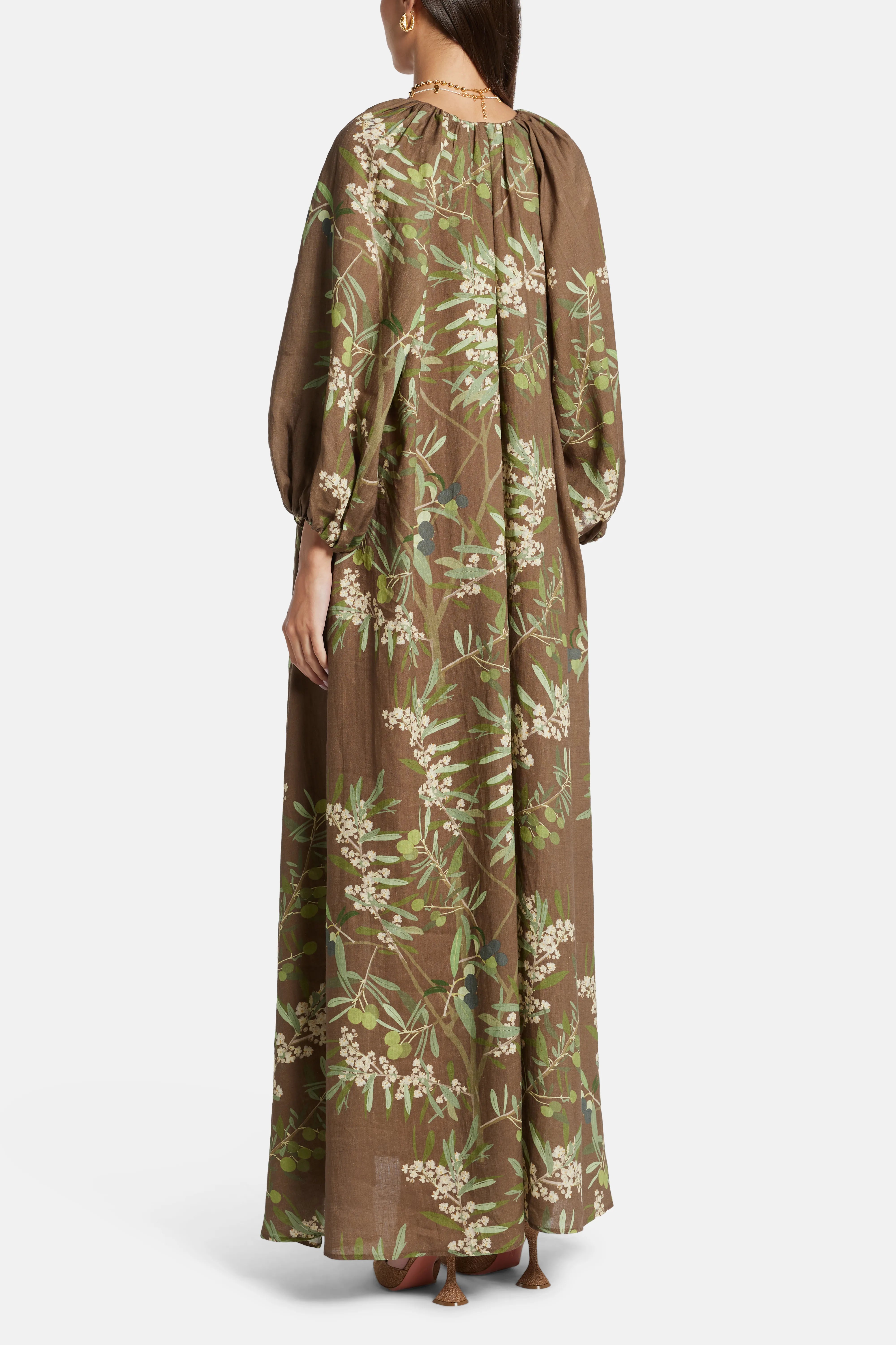 فستان جورجيو ماكسي بأكمام منتفخة باللون البني