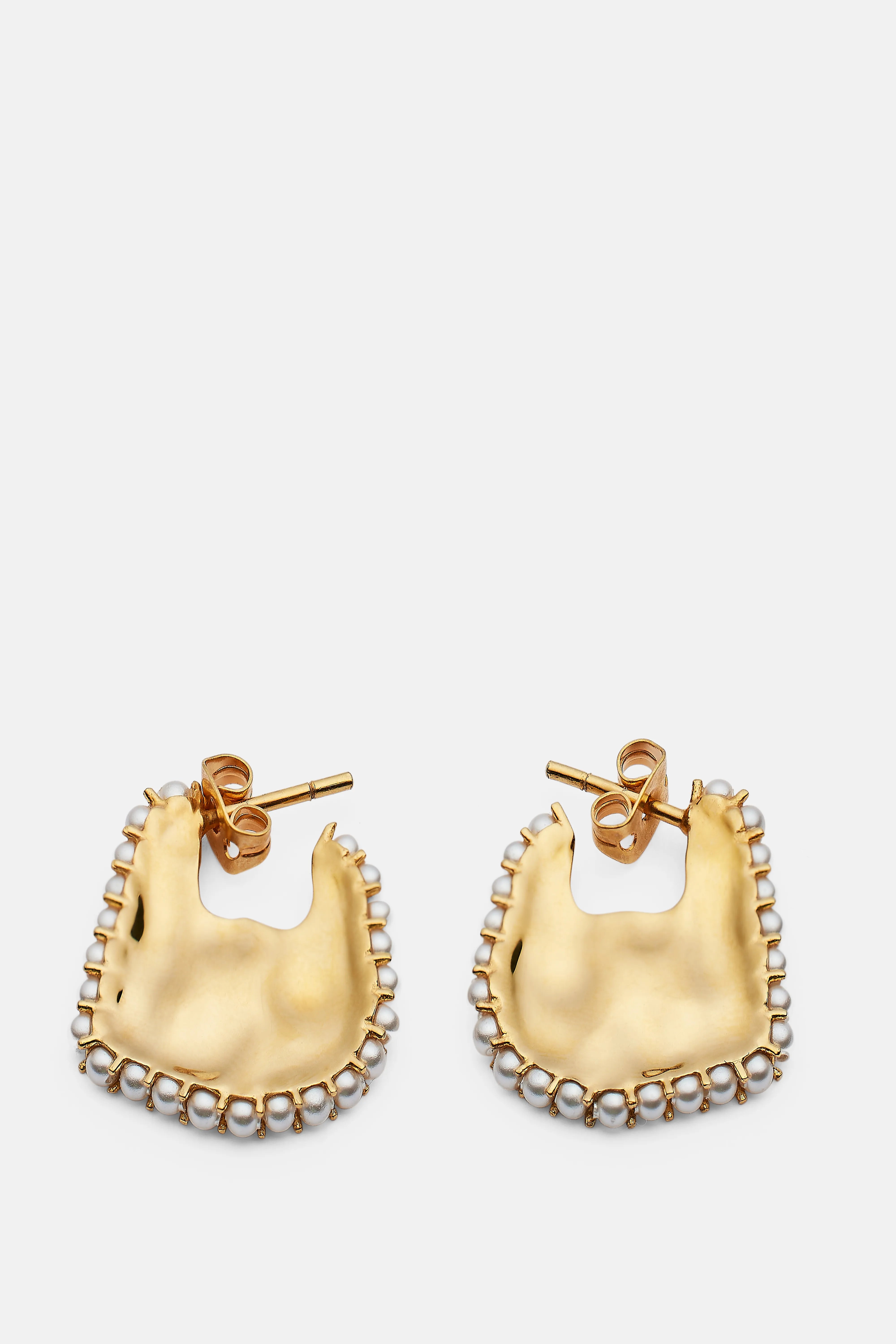 Mini Statement Earrings with White Pearls in Gold