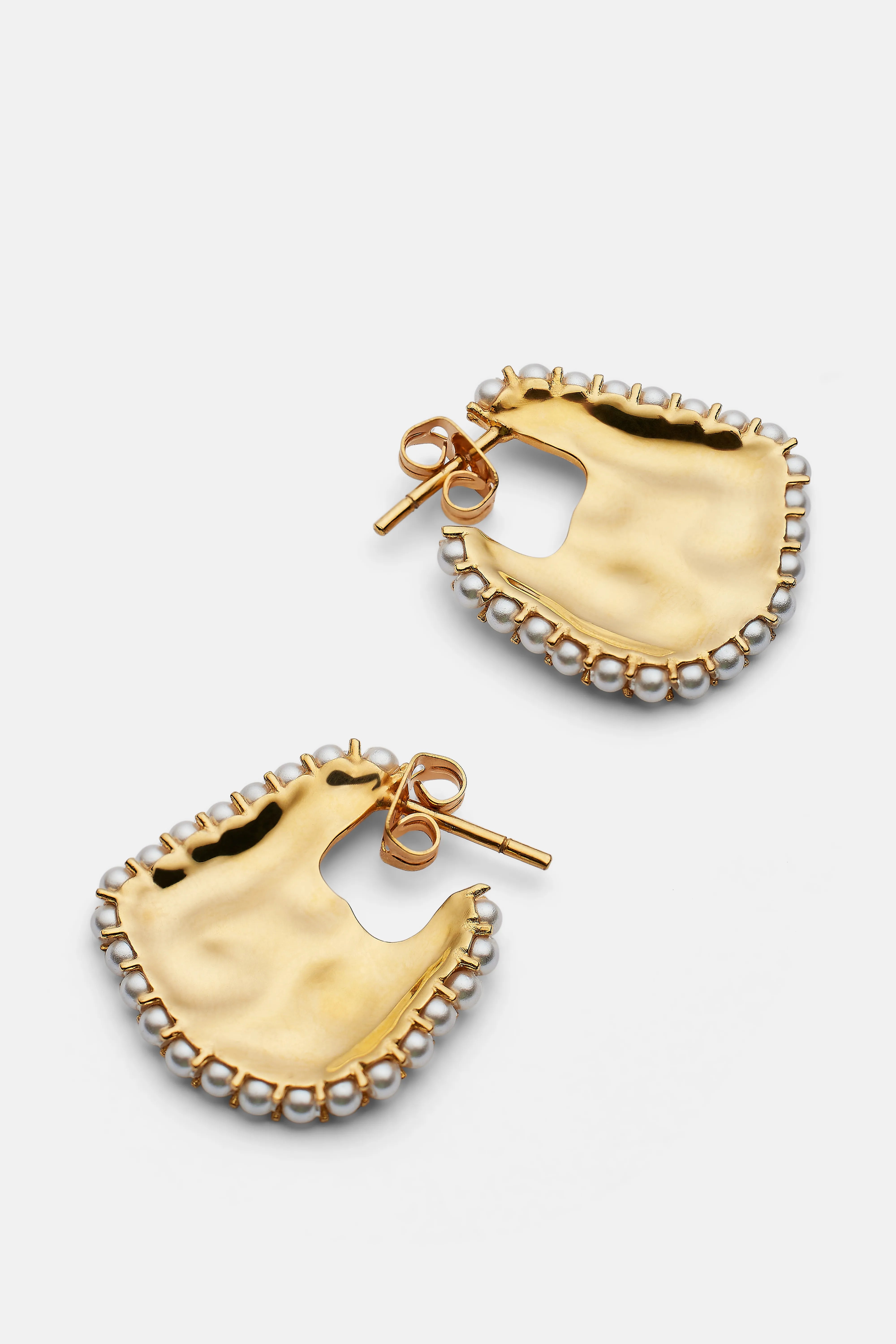Mini Statement Earrings with White Pearls in Gold