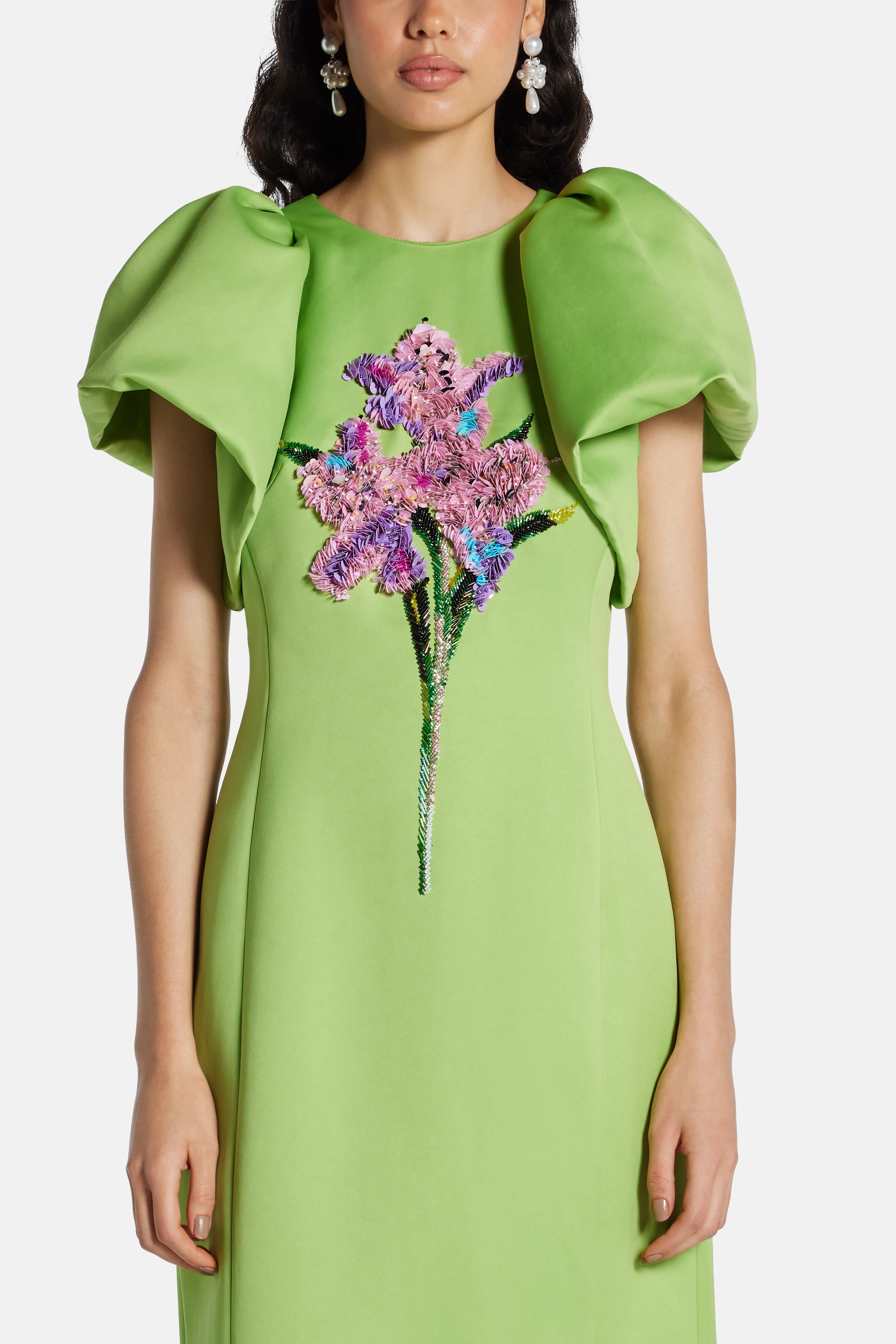 فستان ماكسي لوسيندا مزين بالورود باللون الأخضر