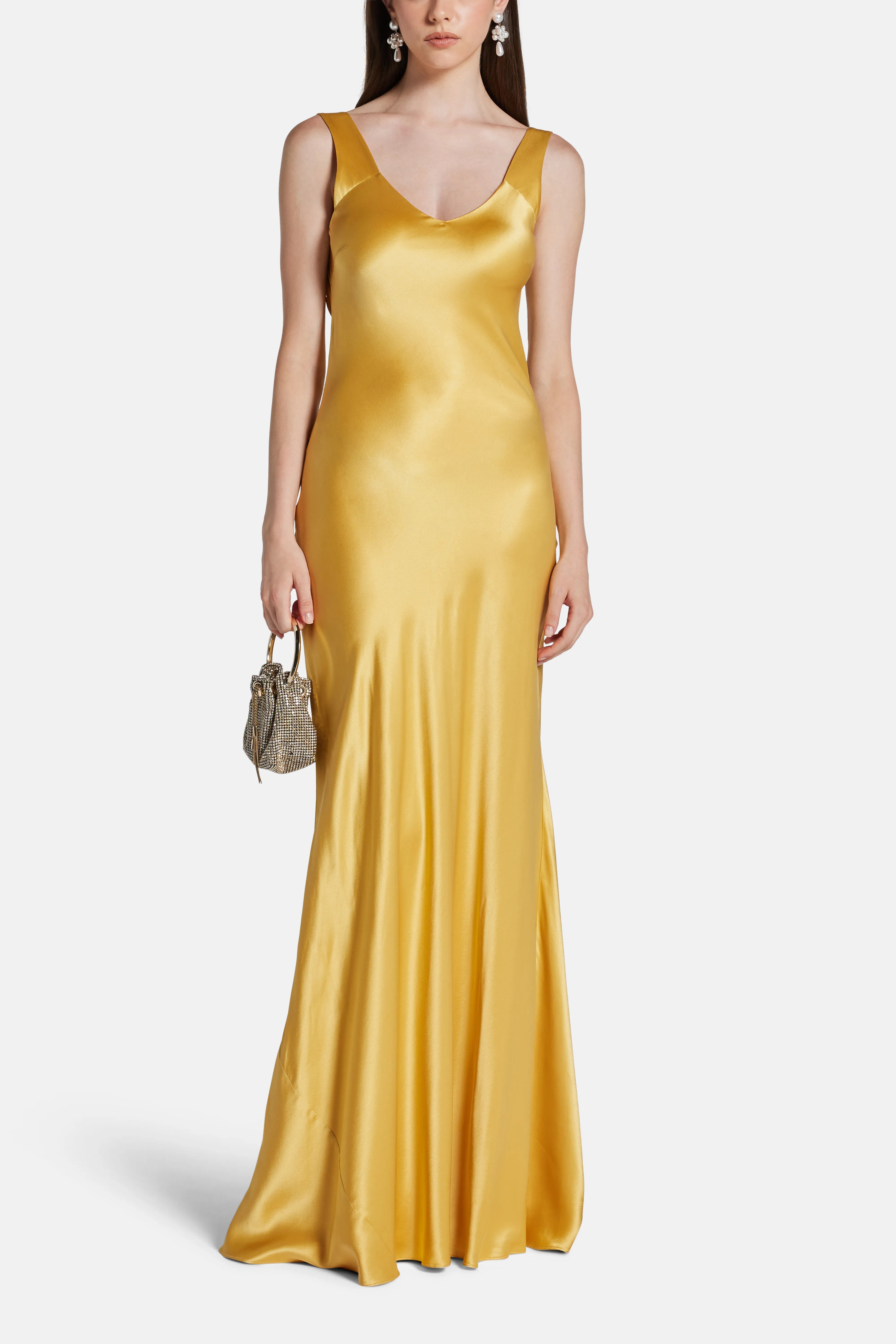 فستان مالِيكا سهرة بدون أكمام من الحرير بظهر مكشوف بلون ذهبي