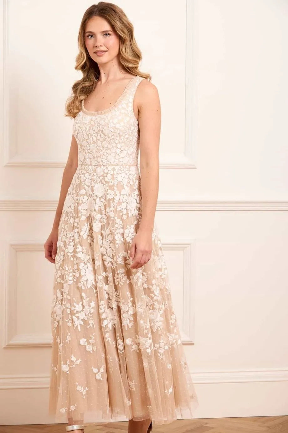 Rosa Scoop Neck Floral Sleeveless Evening Dress in Beige