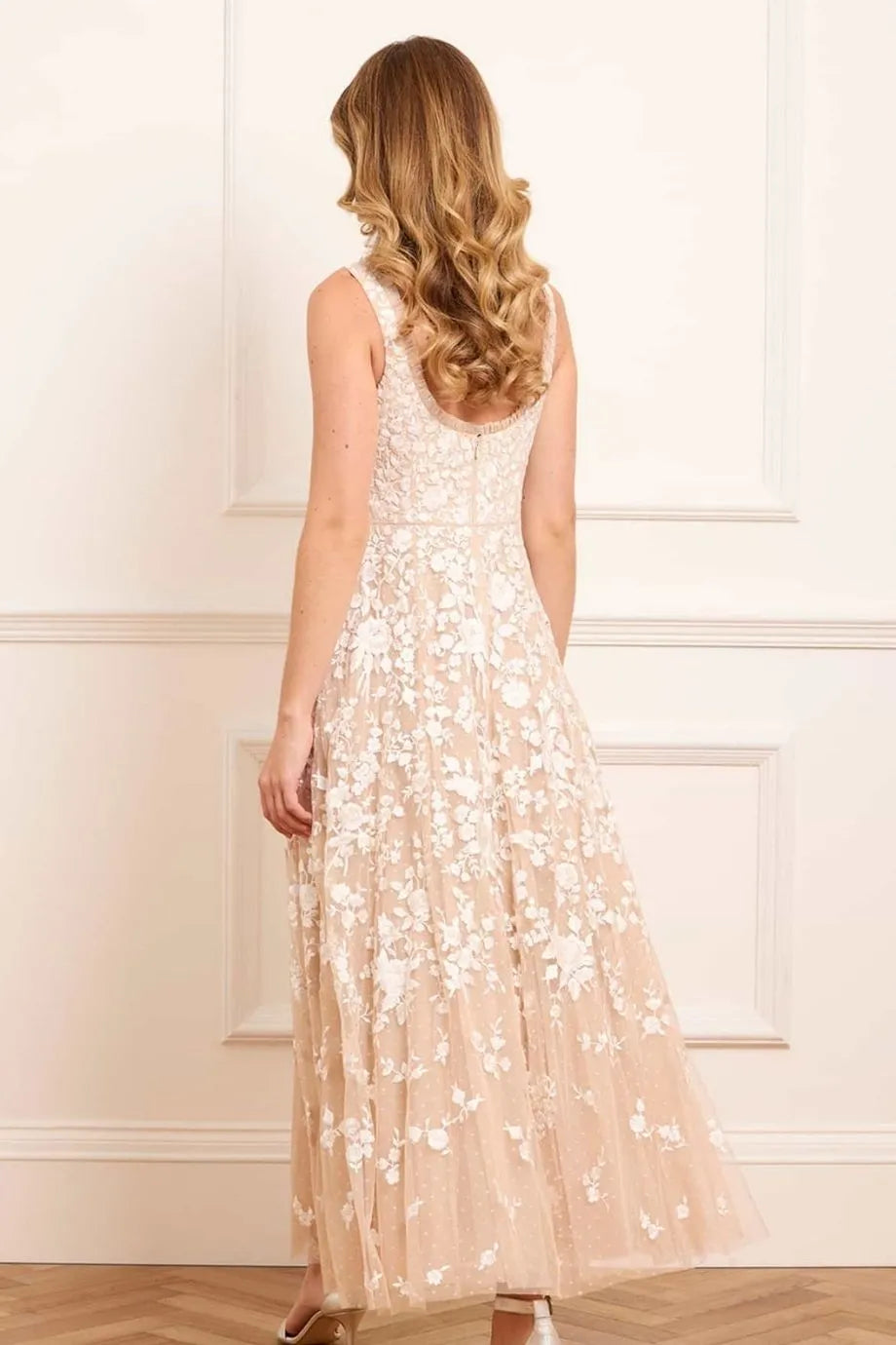 Rosa Scoop Neck Floral Sleeveless Evening Dress in Beige