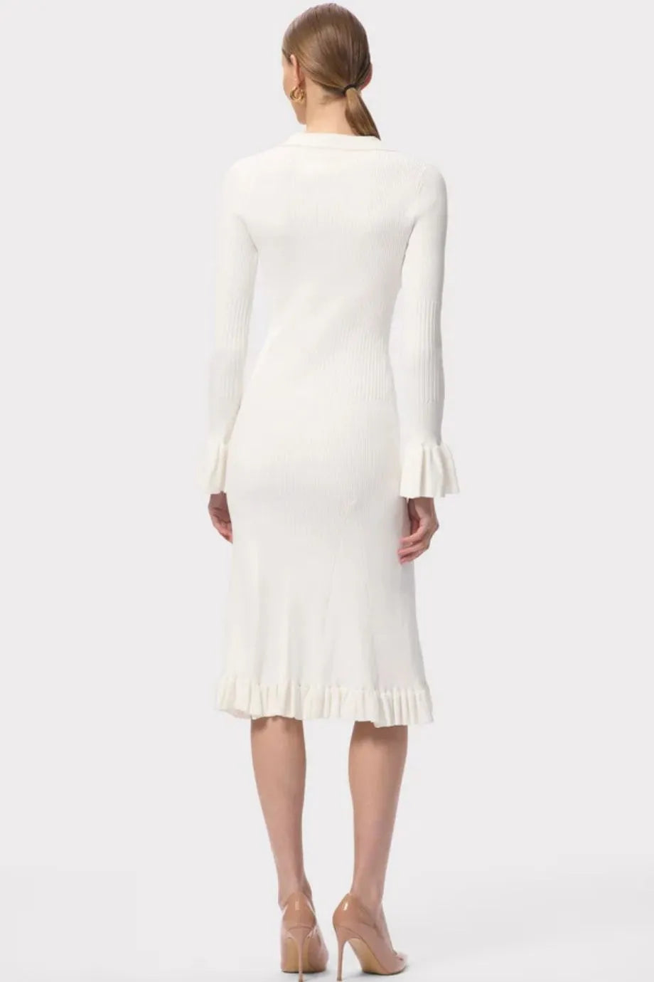 فستان ميدي هالي محبوك بأكمام طويلة وياقة V باللون الكريمي