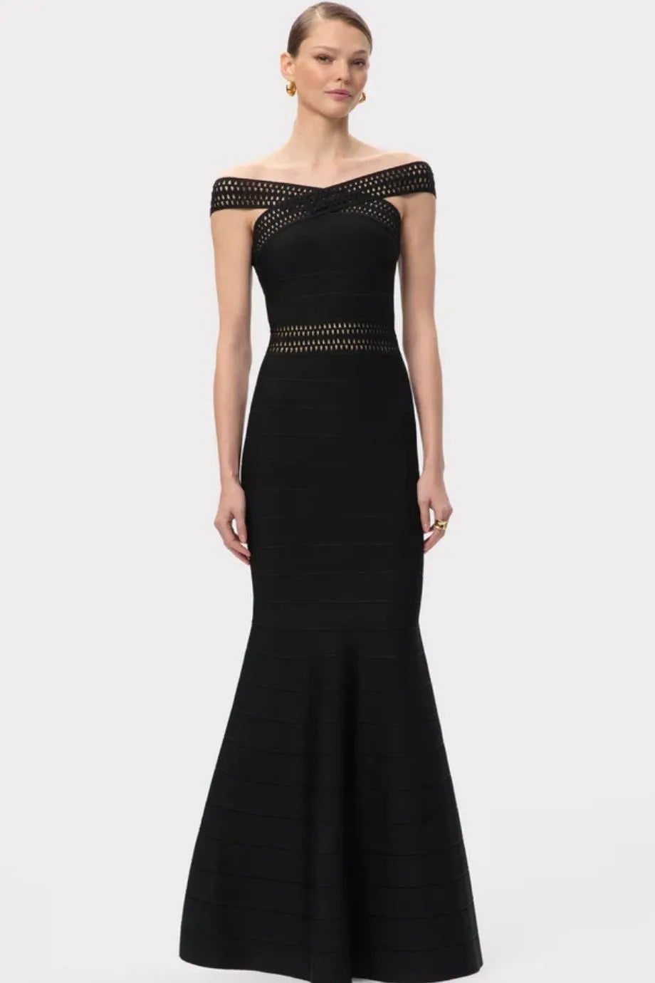 فستان ماكسي أوكتافيا محبوك مكشوف الكتفين باللون الأسود