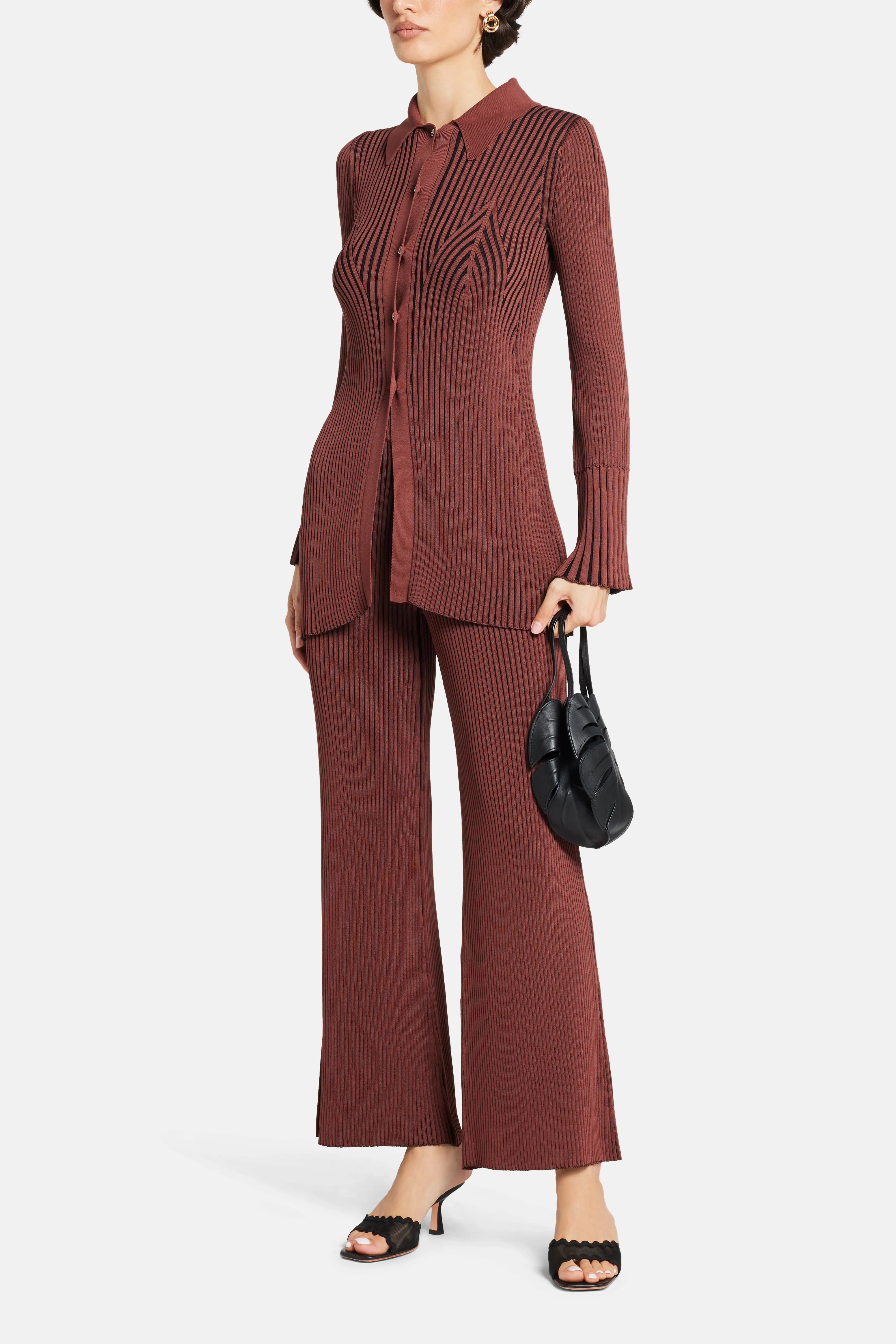 بنطال محبوك فال باللون البني