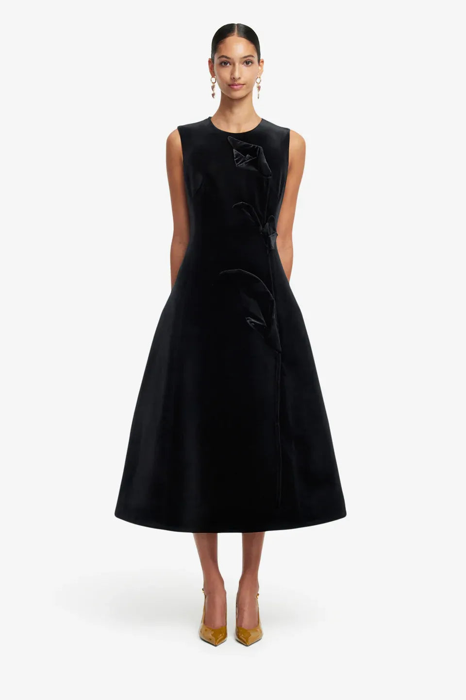 Cleo Velvet Sleeveless Midi Dress in Black