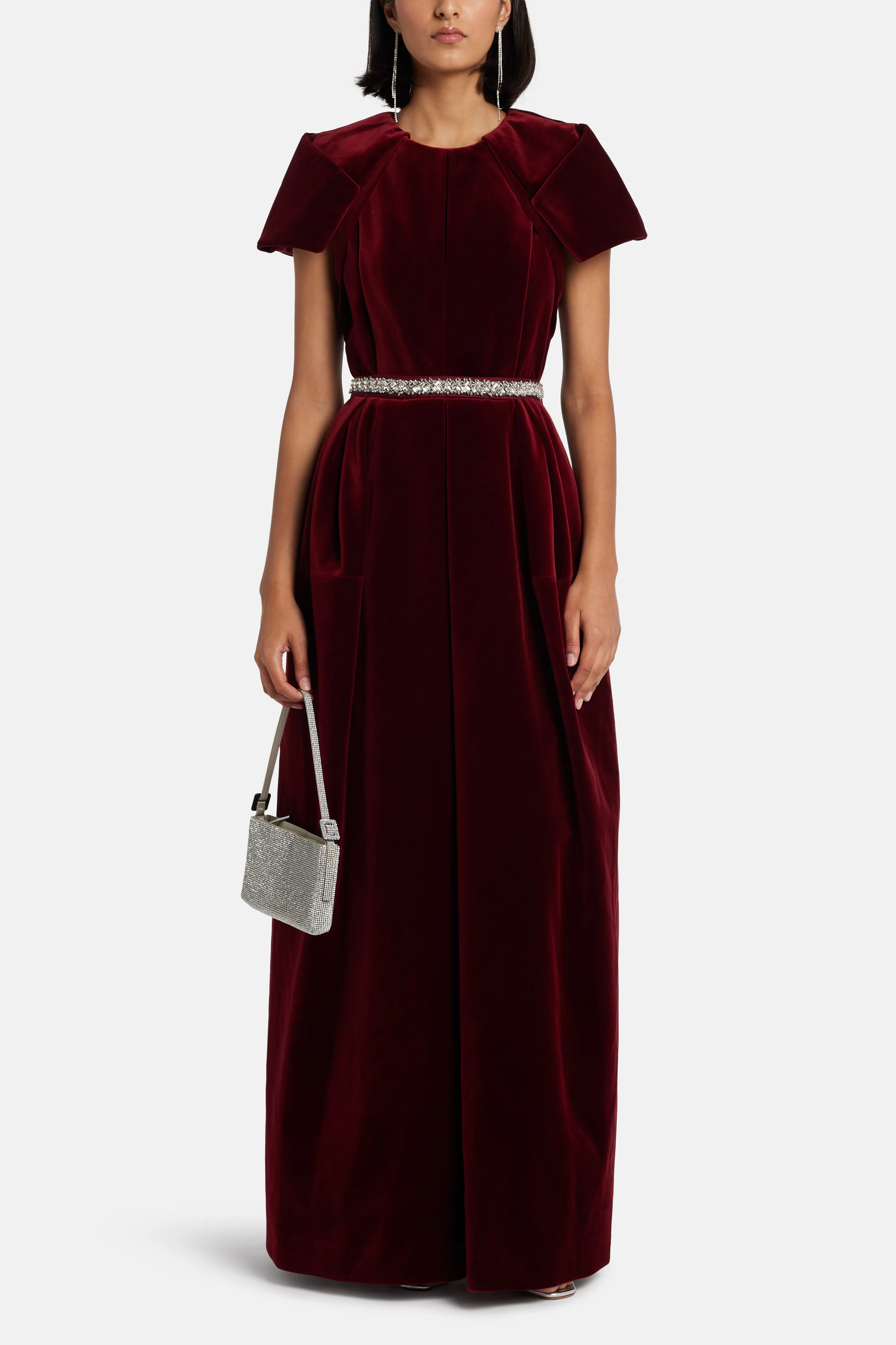 فستان سهرة مخملي باللون الكستنائي مع حزام كريستالي