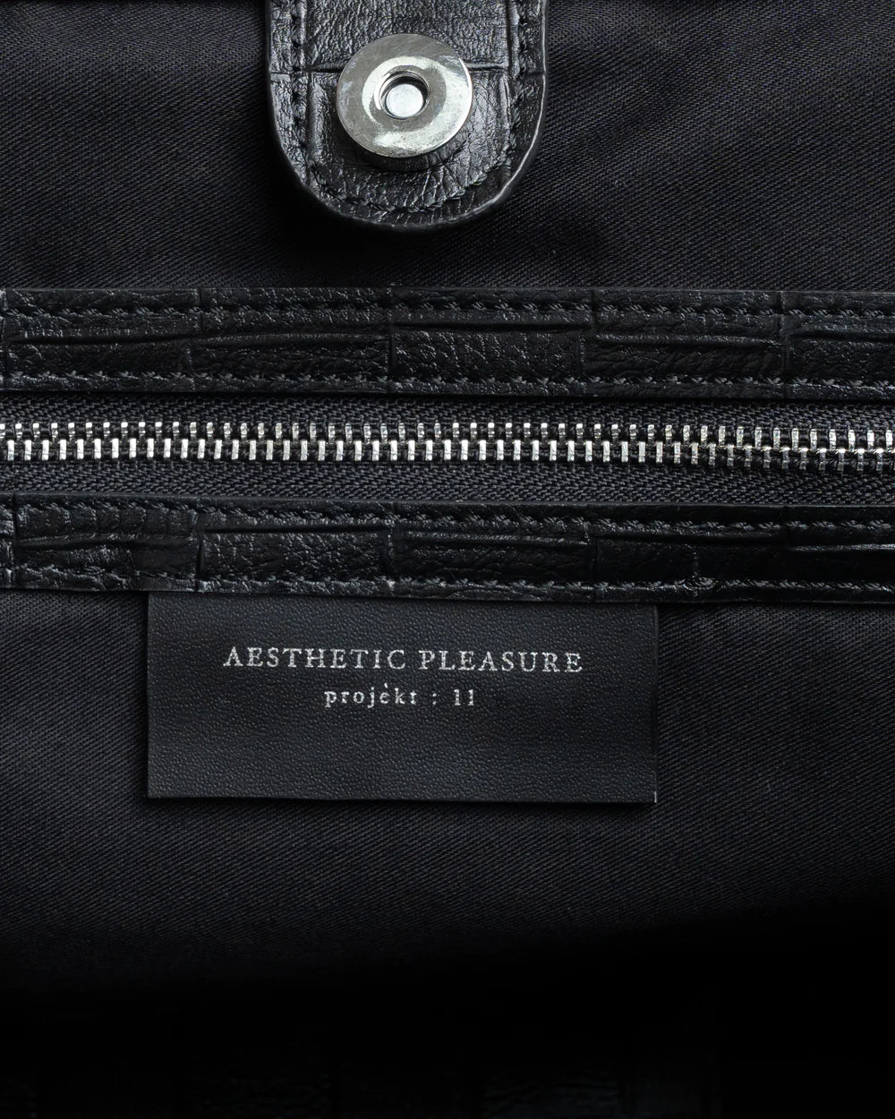 Essens Leather Shoulder Bag in Black