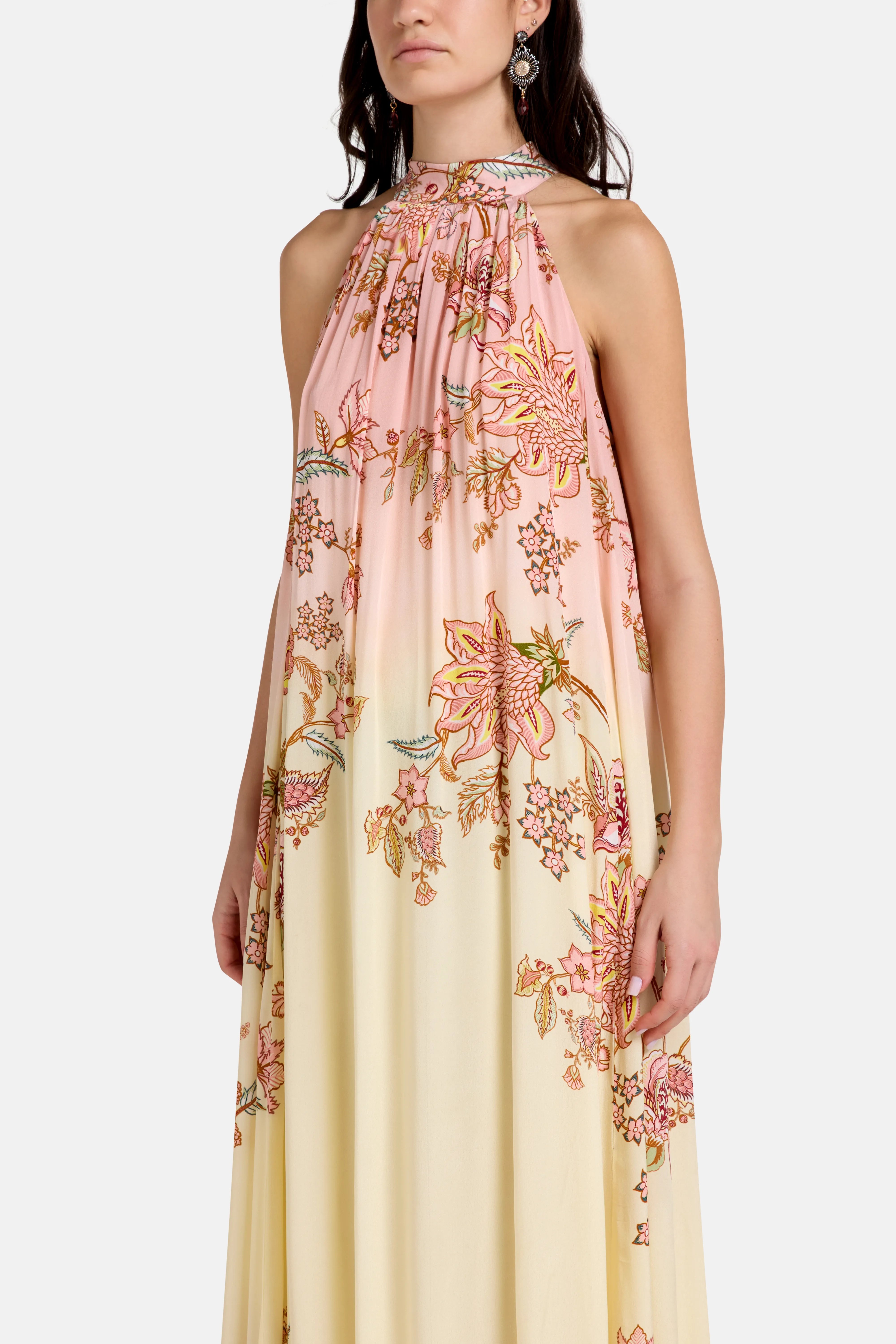 فستان ماكسي ريا بدون أكمام برباط خلفي وطبعة زهور باللون الوردي