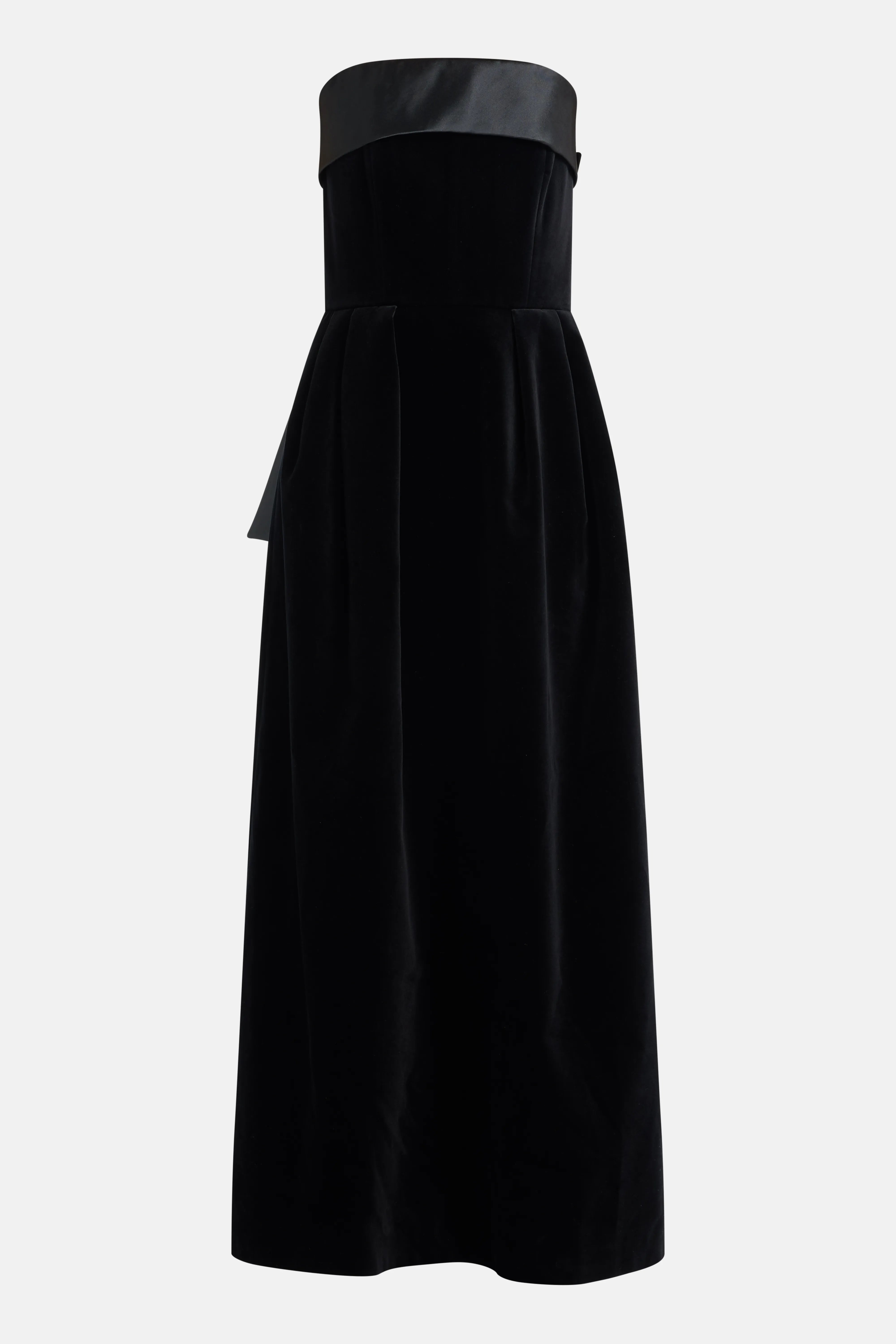 فستان سهرة أسود بدون أكمام مع فيونكة على الظهر