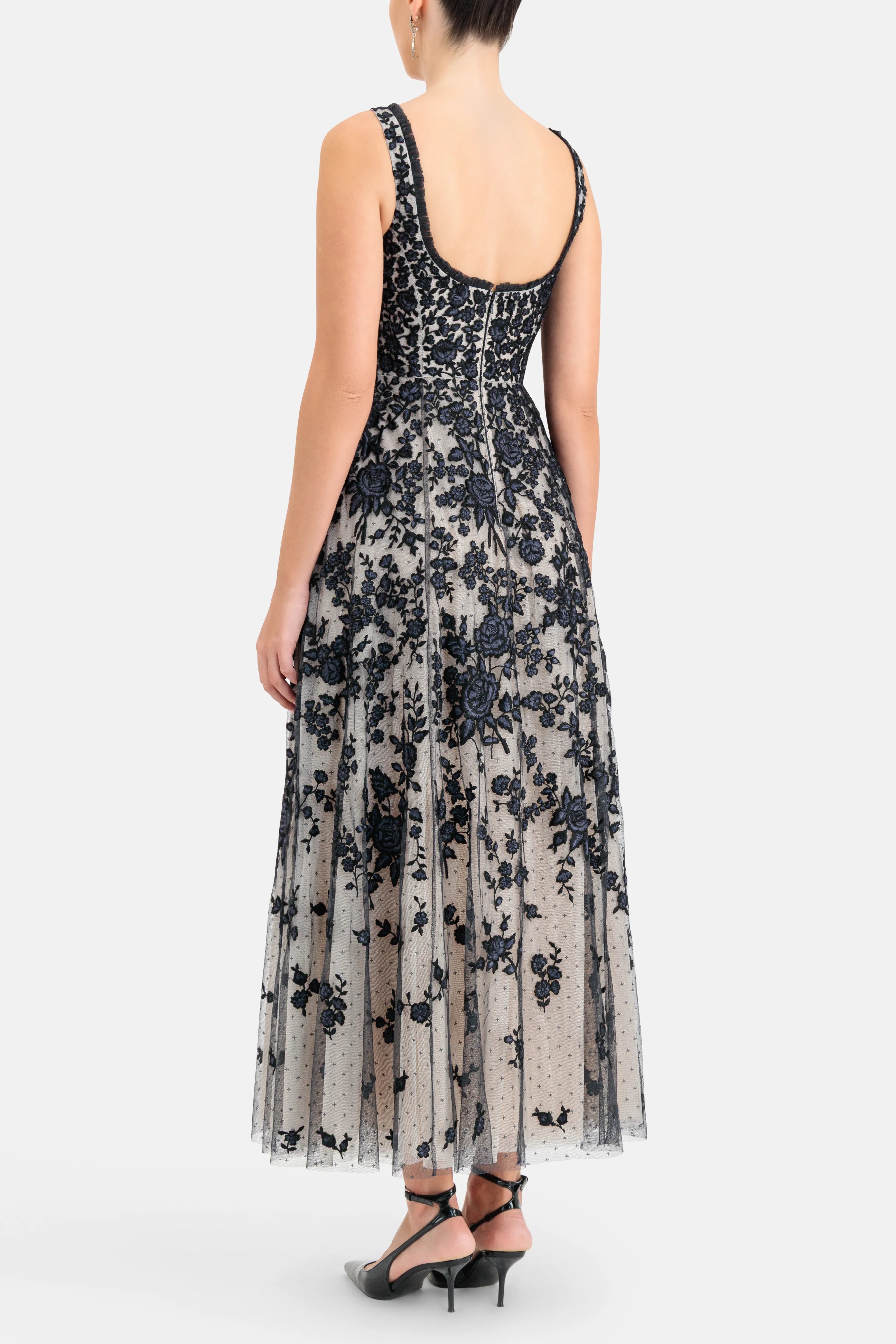 Rosa Scoop Neck Floral Sleeveless Evening Dress in Black