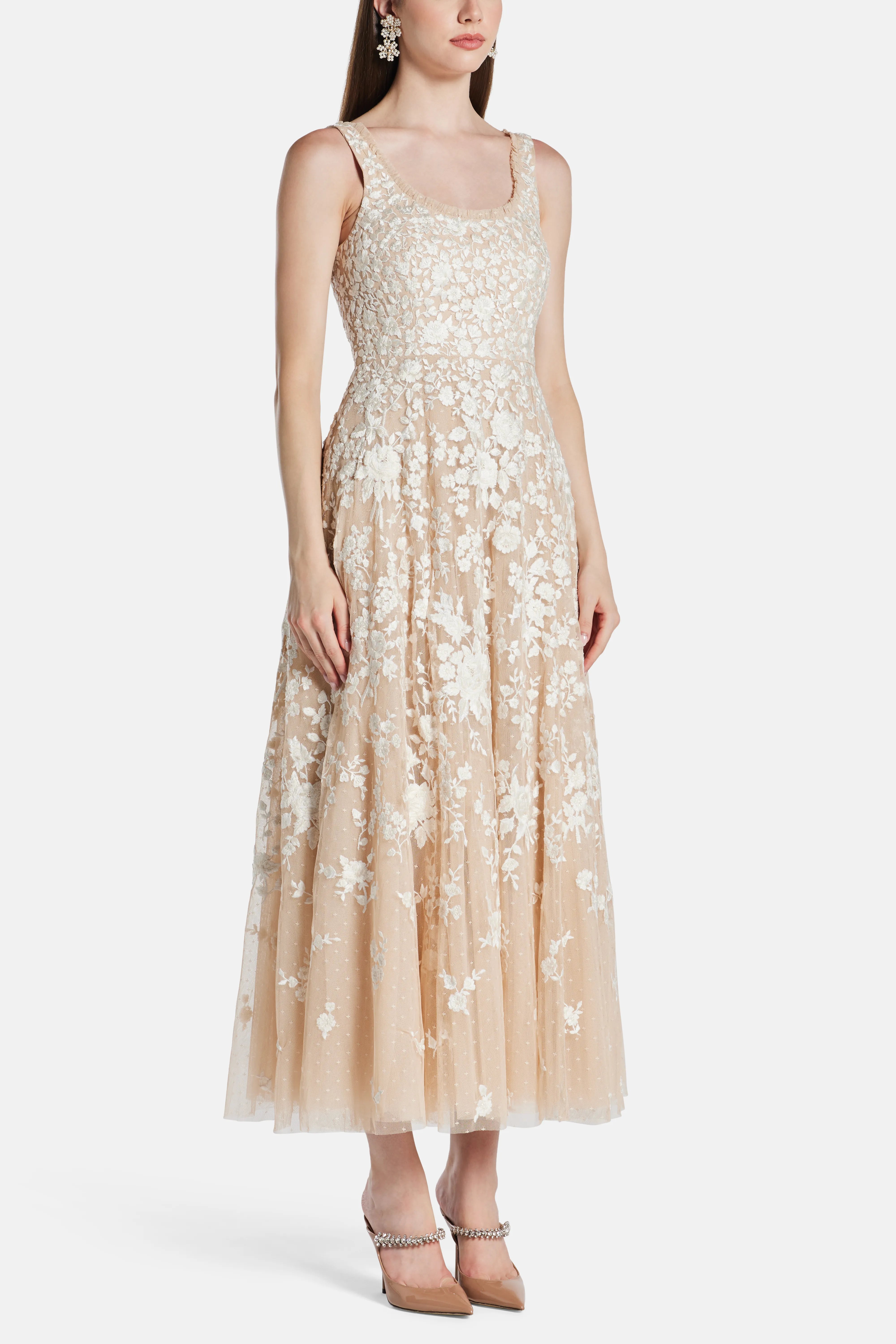 Rosa Scoop Neck Floral Sleeveless Evening Dress in Beige