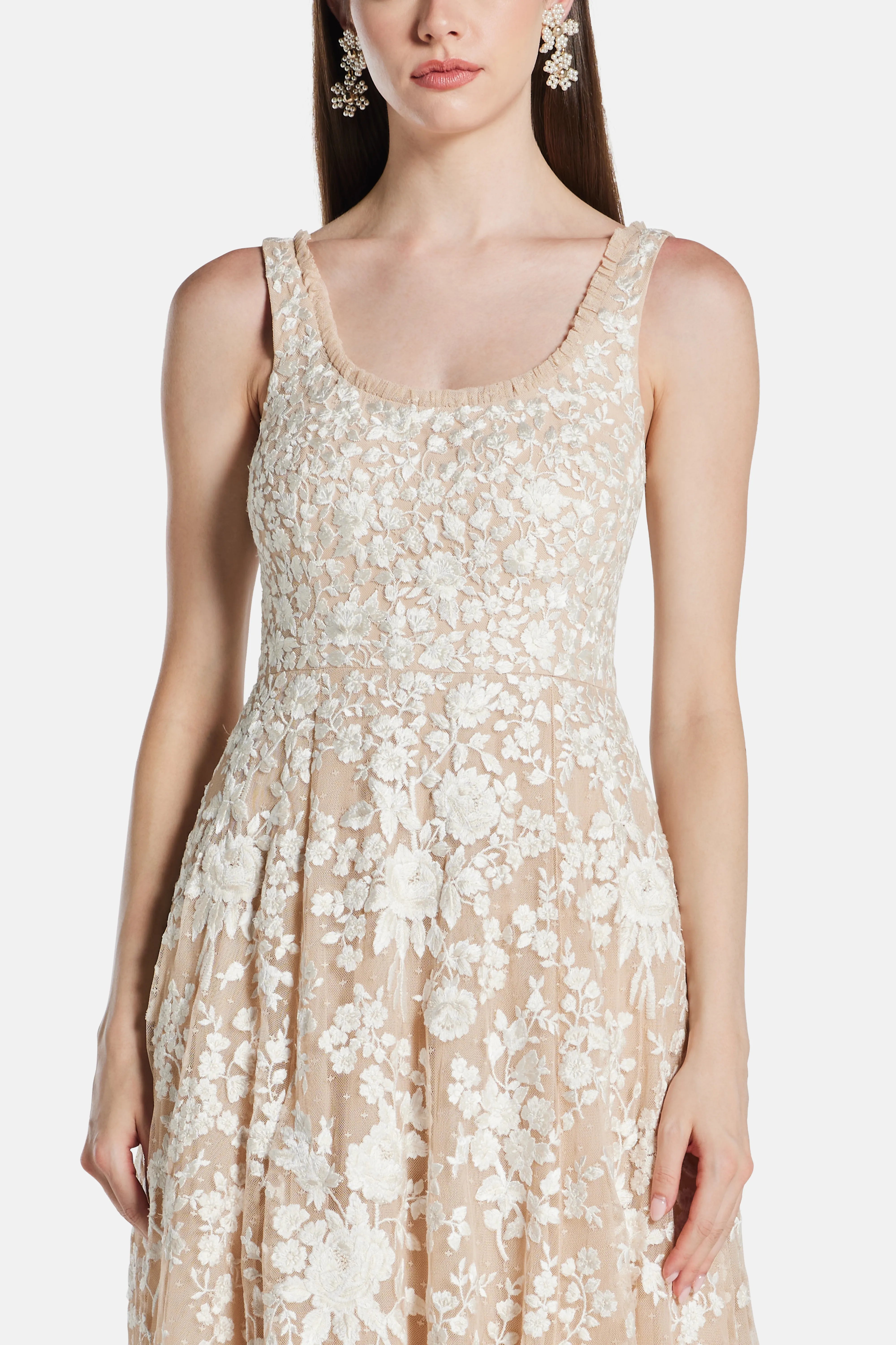 Rosa Scoop Neck Floral Sleeveless Evening Dress in Beige