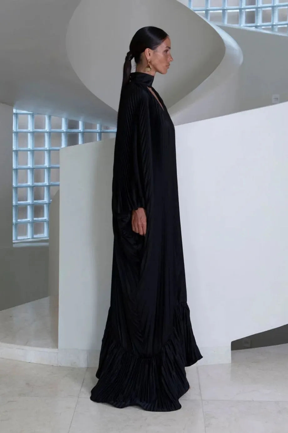 فستان سهرة مطوي باللون الأسود