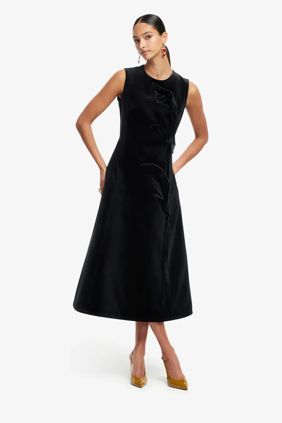 Cleo Velvet Sleeveless Midi Dress in Black