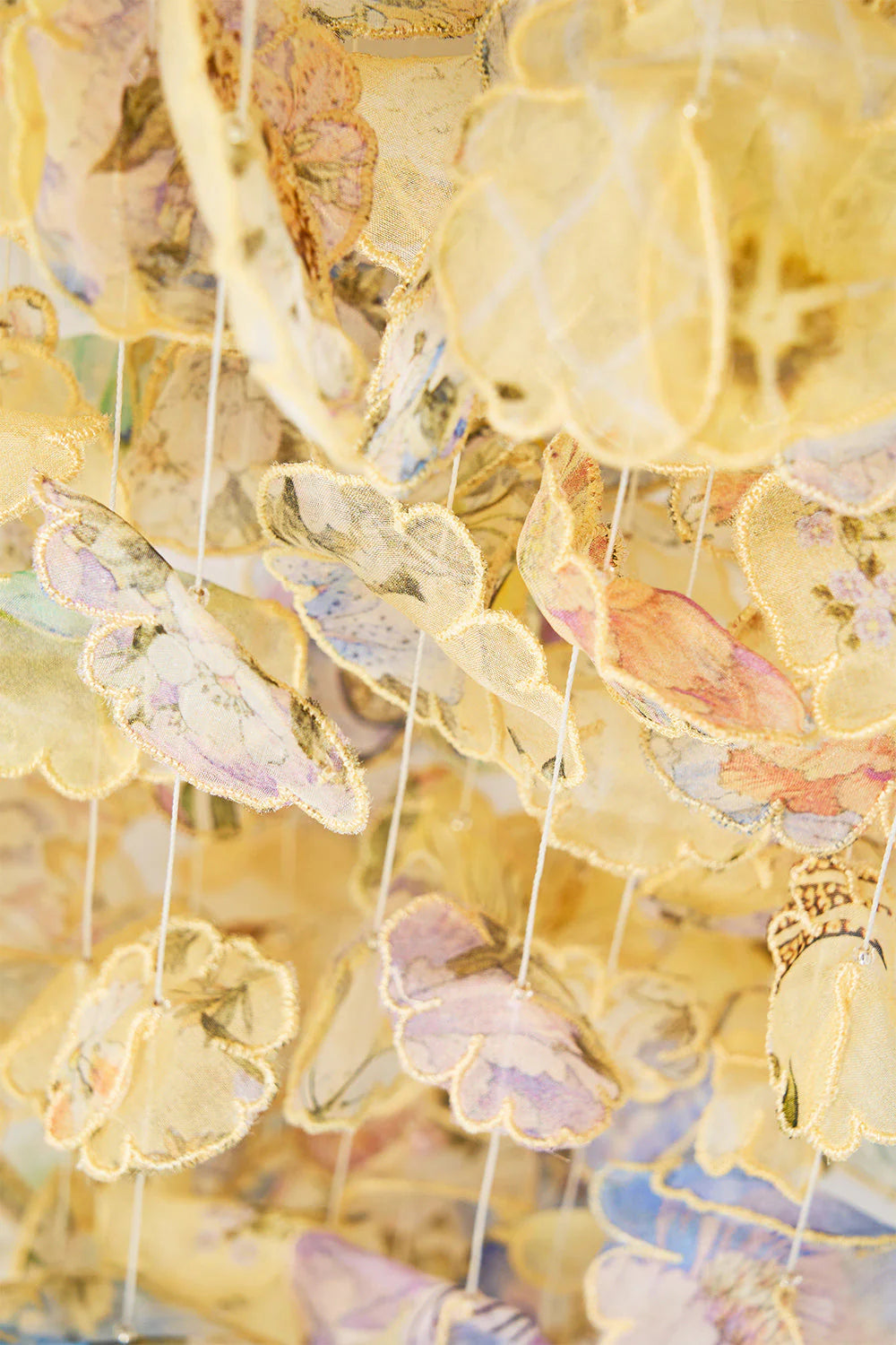 حقيبة حريرية برباط زهور "دارلينج بادز"