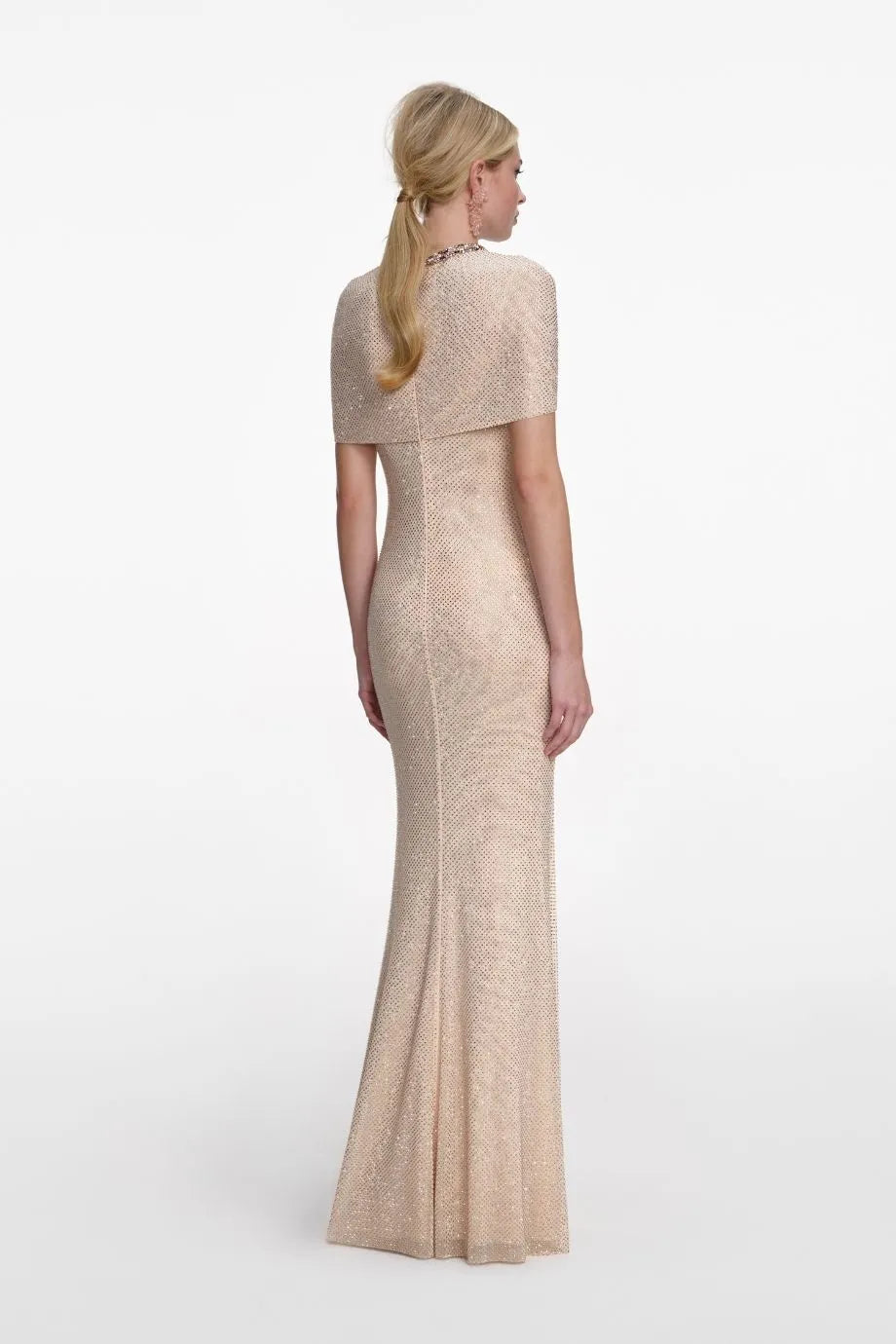 فستان سهرة مزين بأحجار الراين باللون البيج