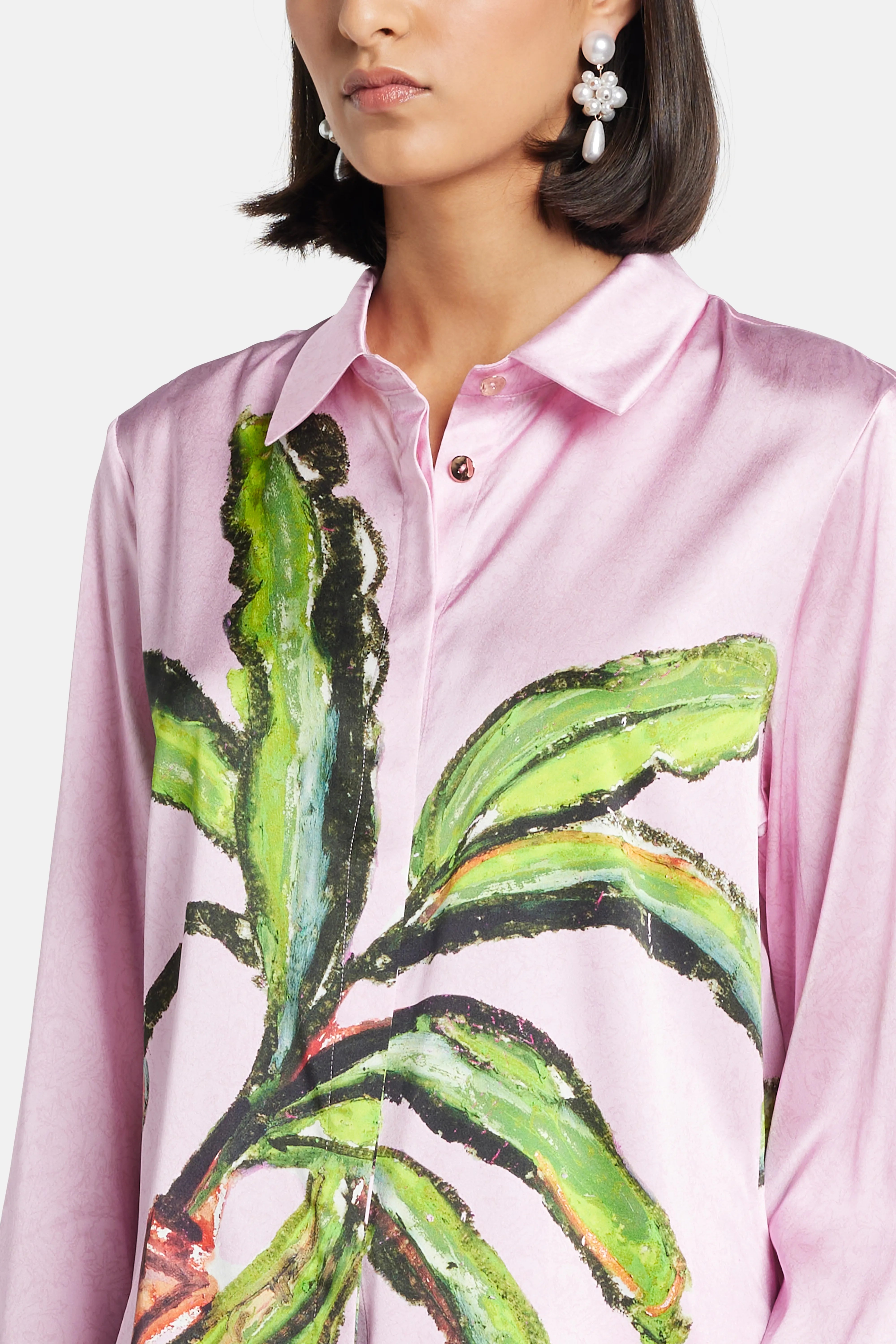 قميص كومولاو كلاسيكي من الحرير باللون الوردي