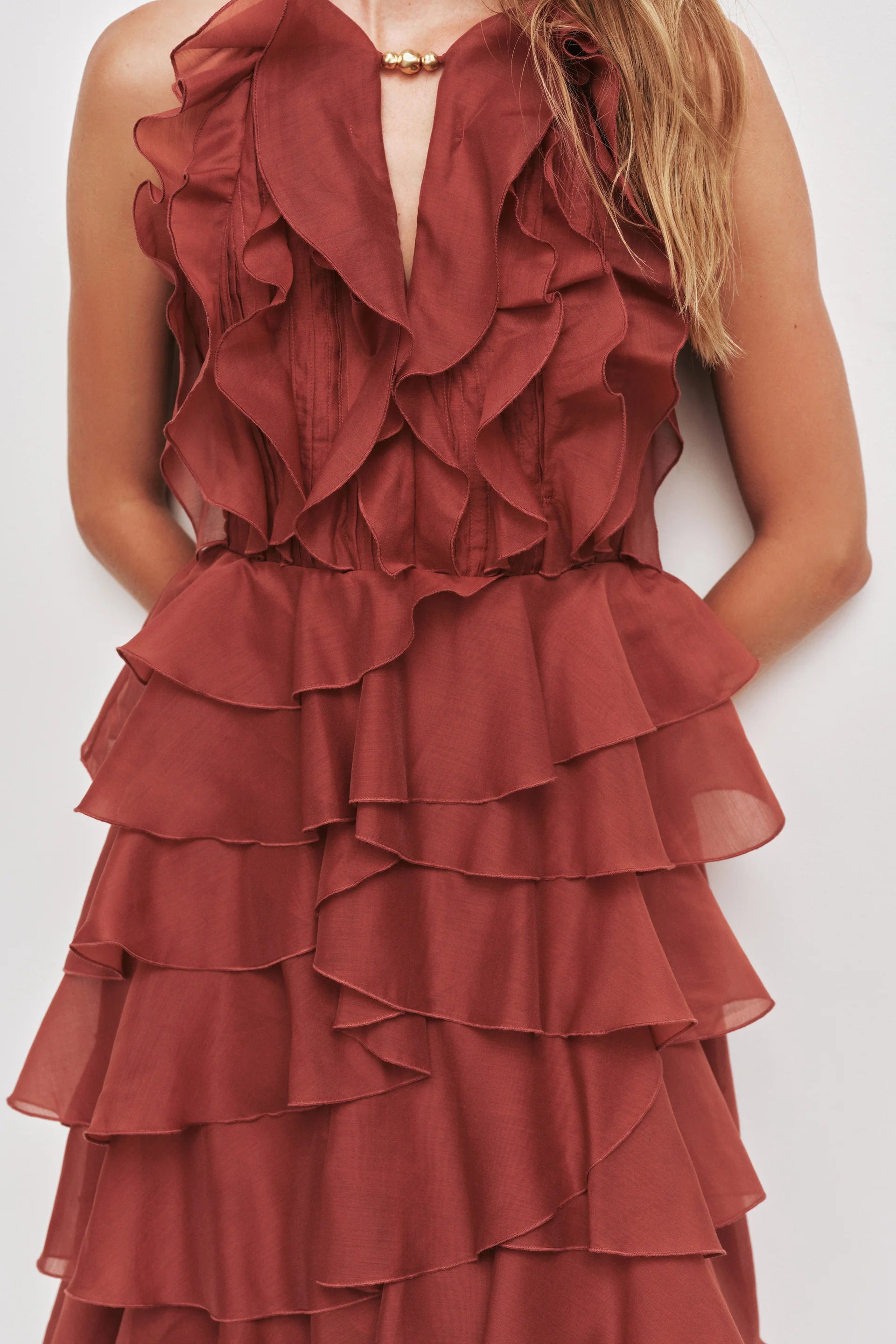 Cleo Sleeveless Maxi Dress In Brown