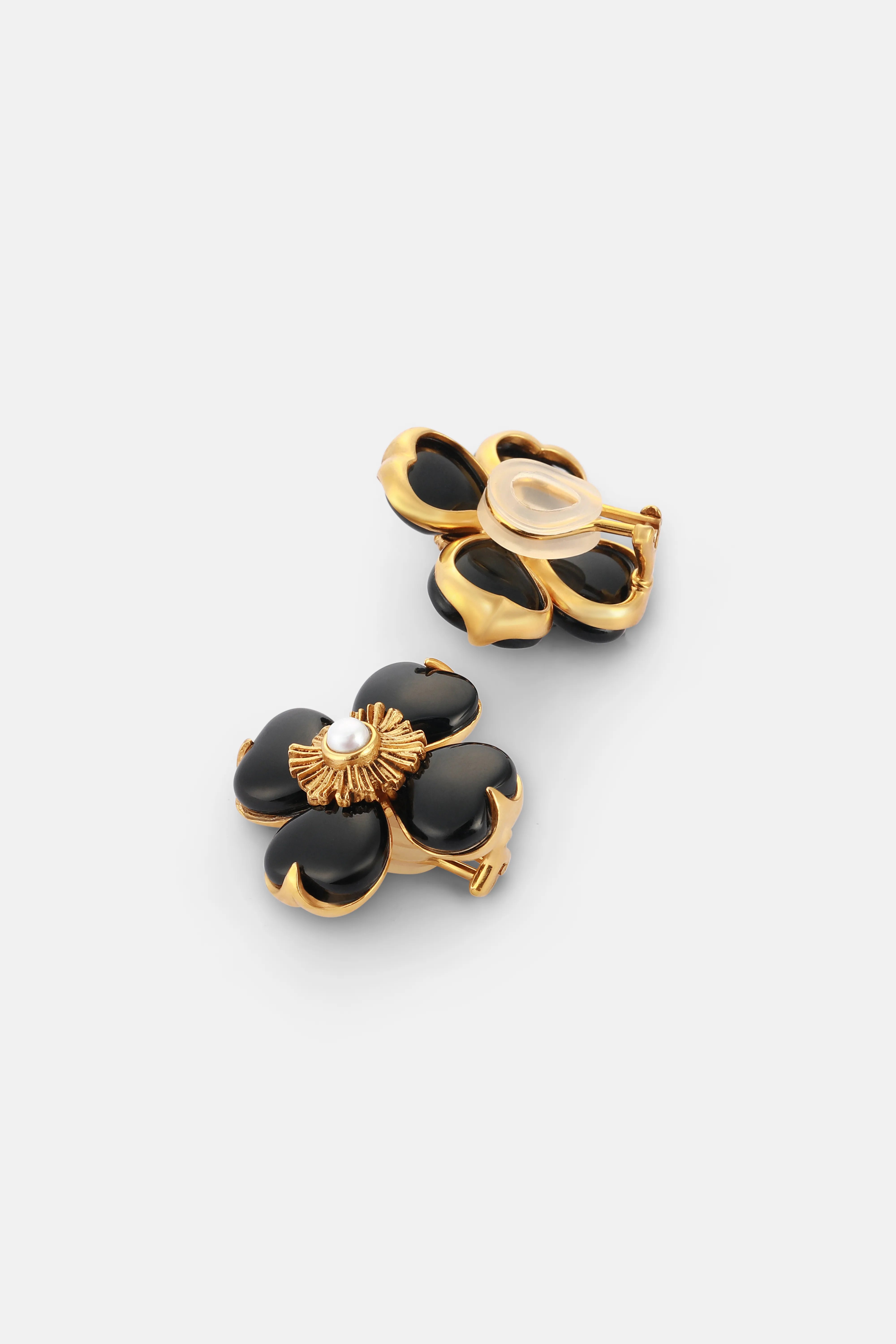 Clip Trefle Agate Earrings in Black