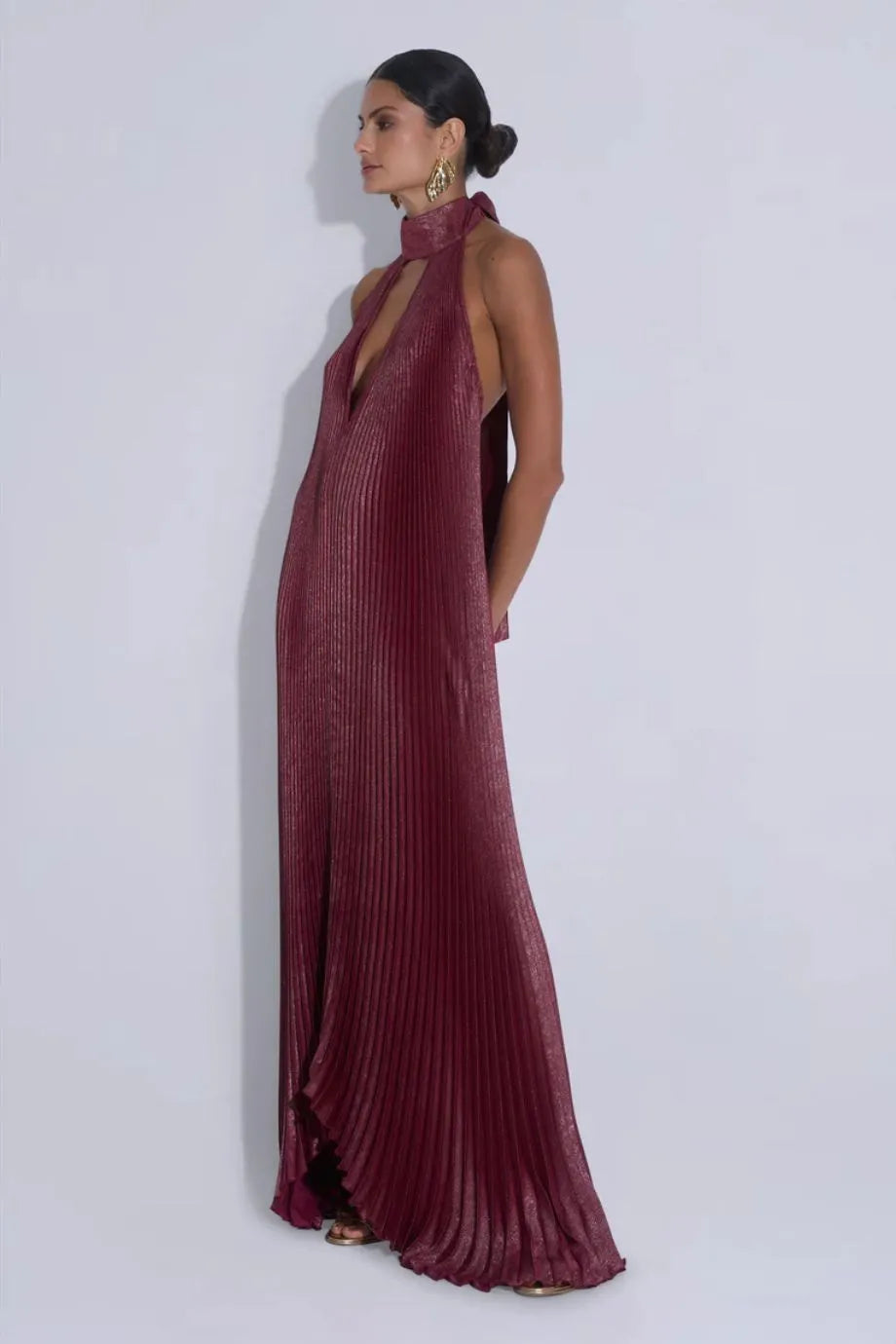 Opera Wine Shimmer Halter Neck Sleeveless Pleated Evening Dress in Red