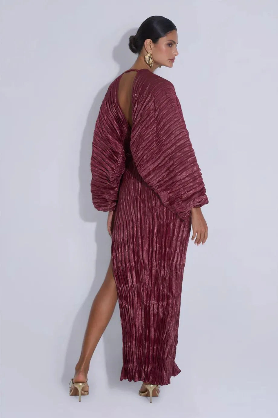 De Luxe Wine Shimmer Pleated Evening Dress in Red